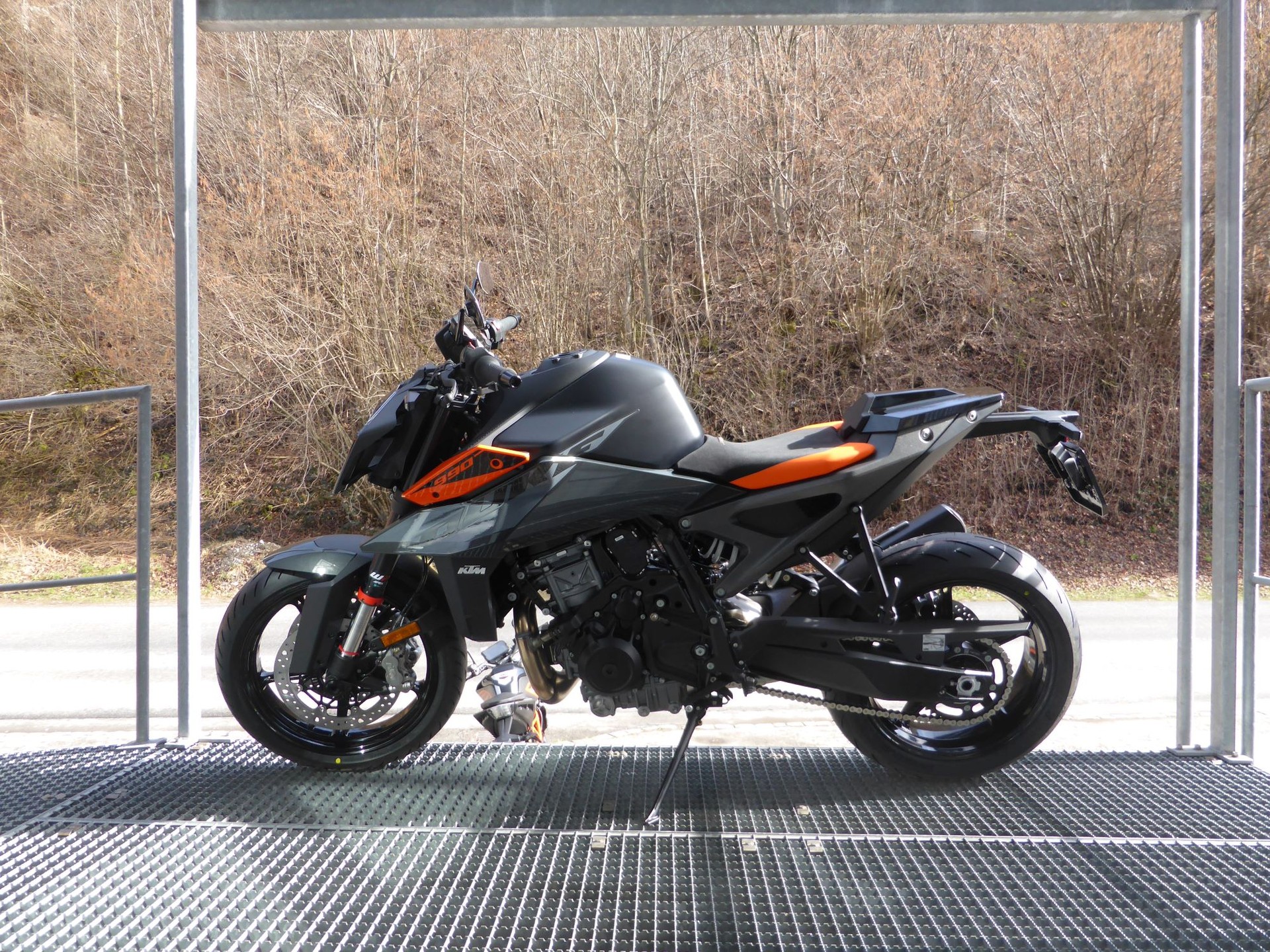 KTM 990 Duke-image-1