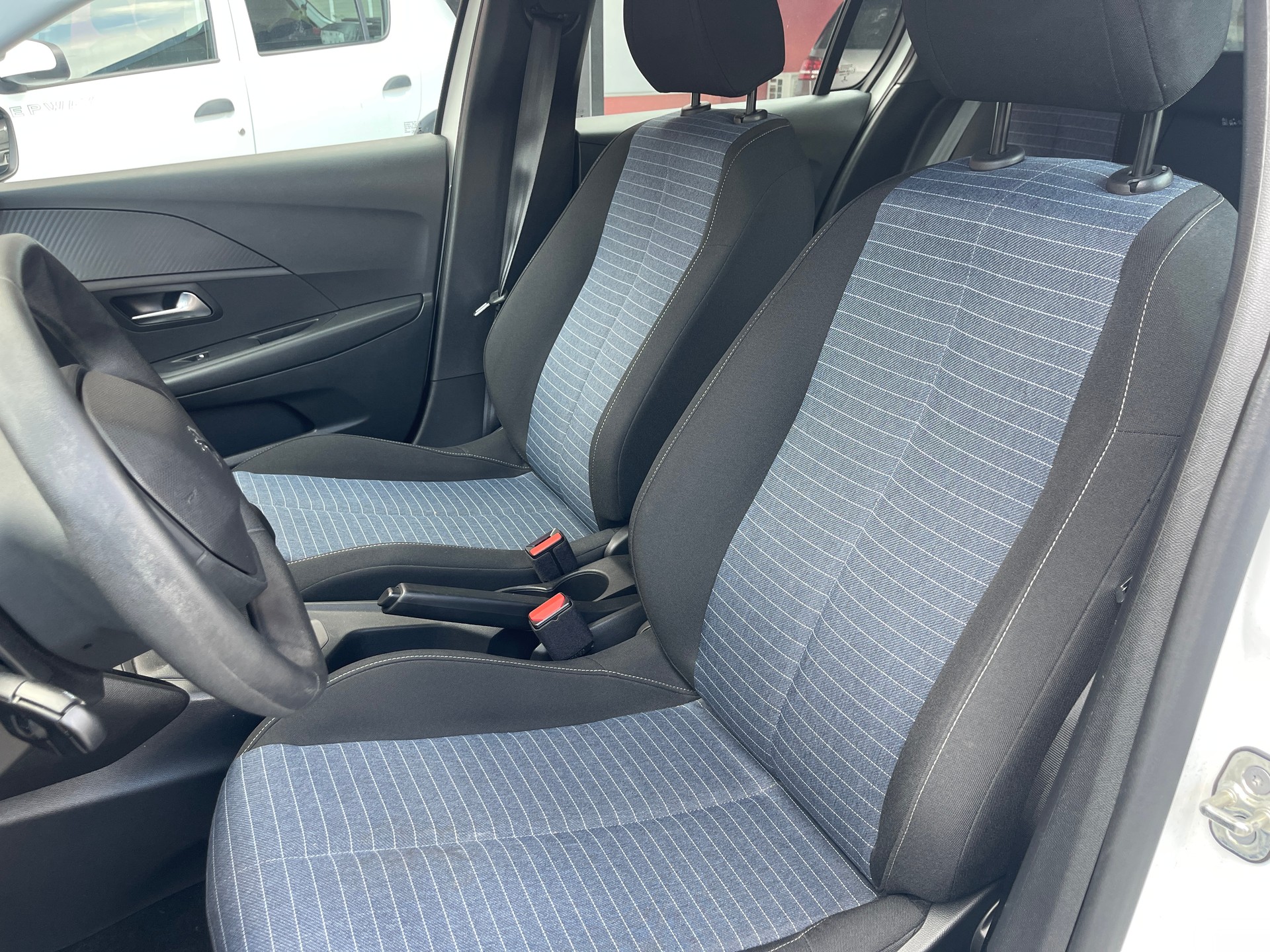 PEUGEOT 208 1.2 PureTech Active-image-8