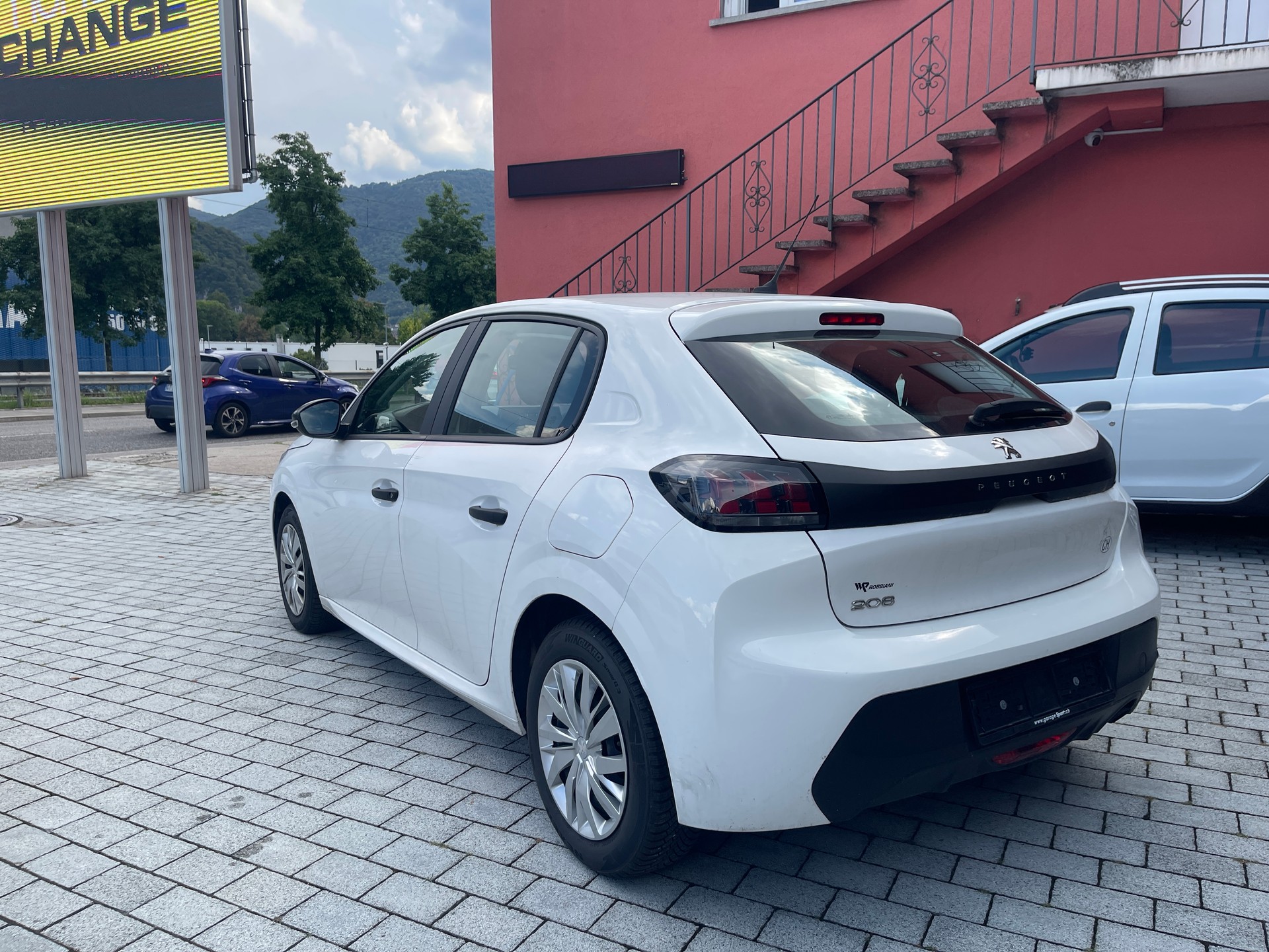PEUGEOT 208 1.2 PureTech Active-image-3