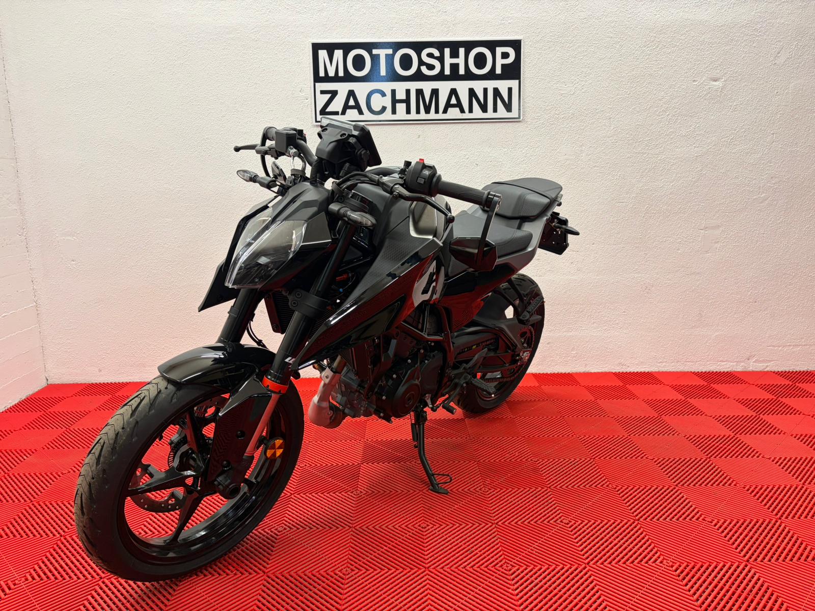 KTM Duke 125 Black Edition-image-2