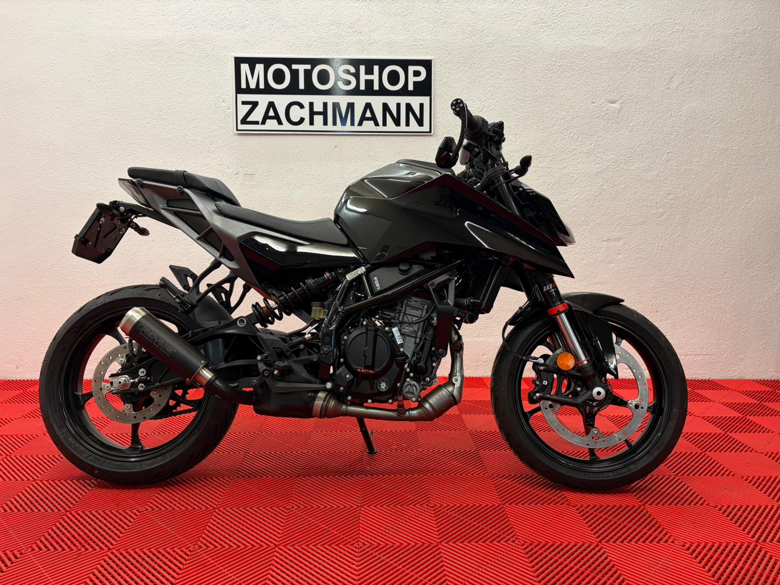 KTM Duke 125 Black Edition-image-0