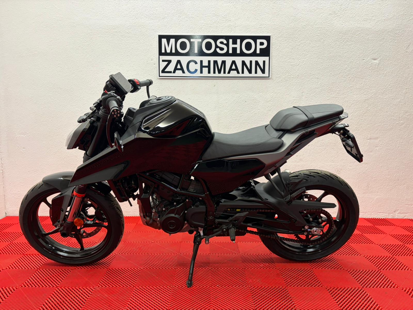 KTM Duke 125 Black Edition-image-3