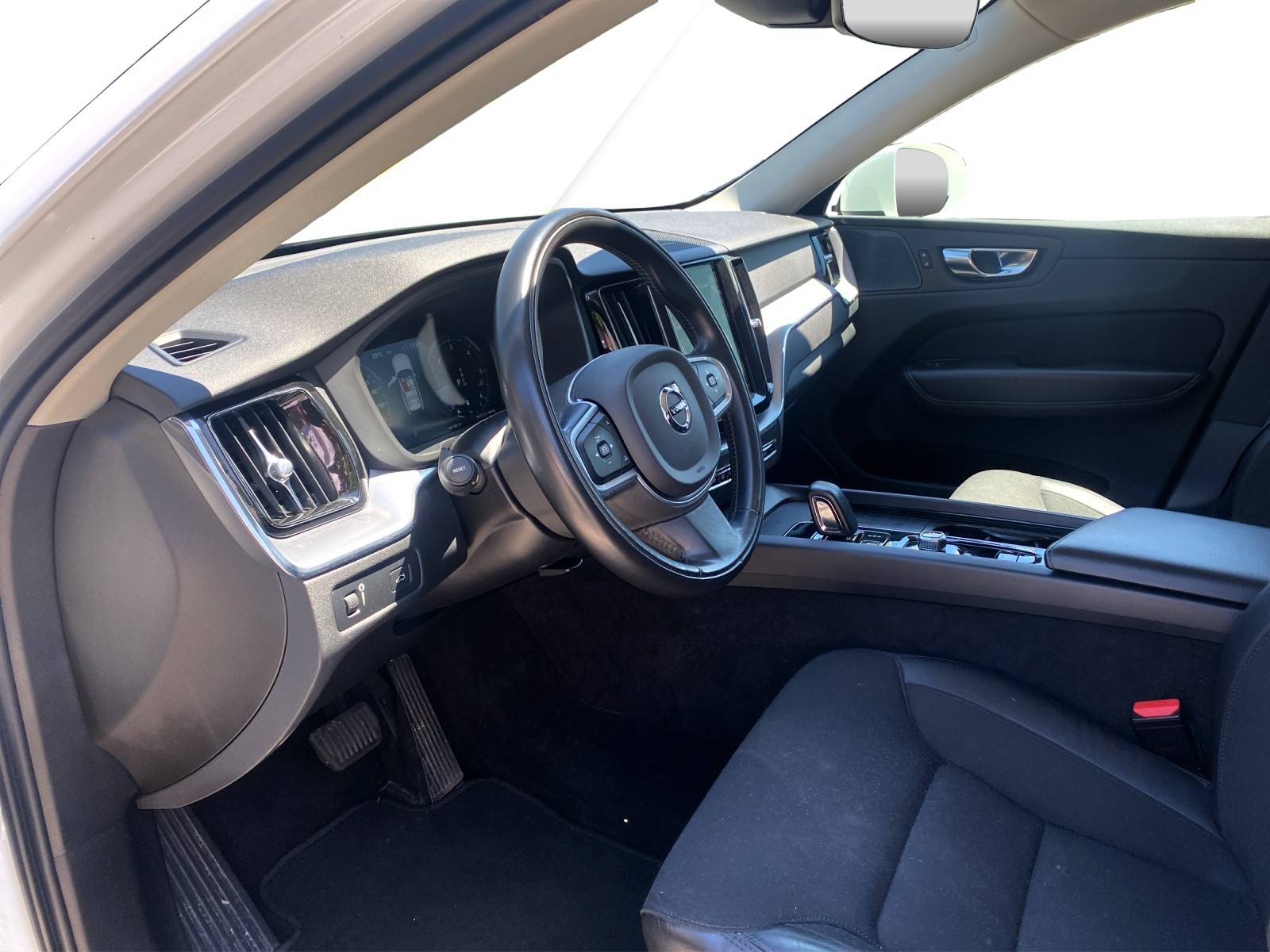 VOLVO XC60 B4 Diesel Mild Hybrid AWD Momentum Geartronic-image-8