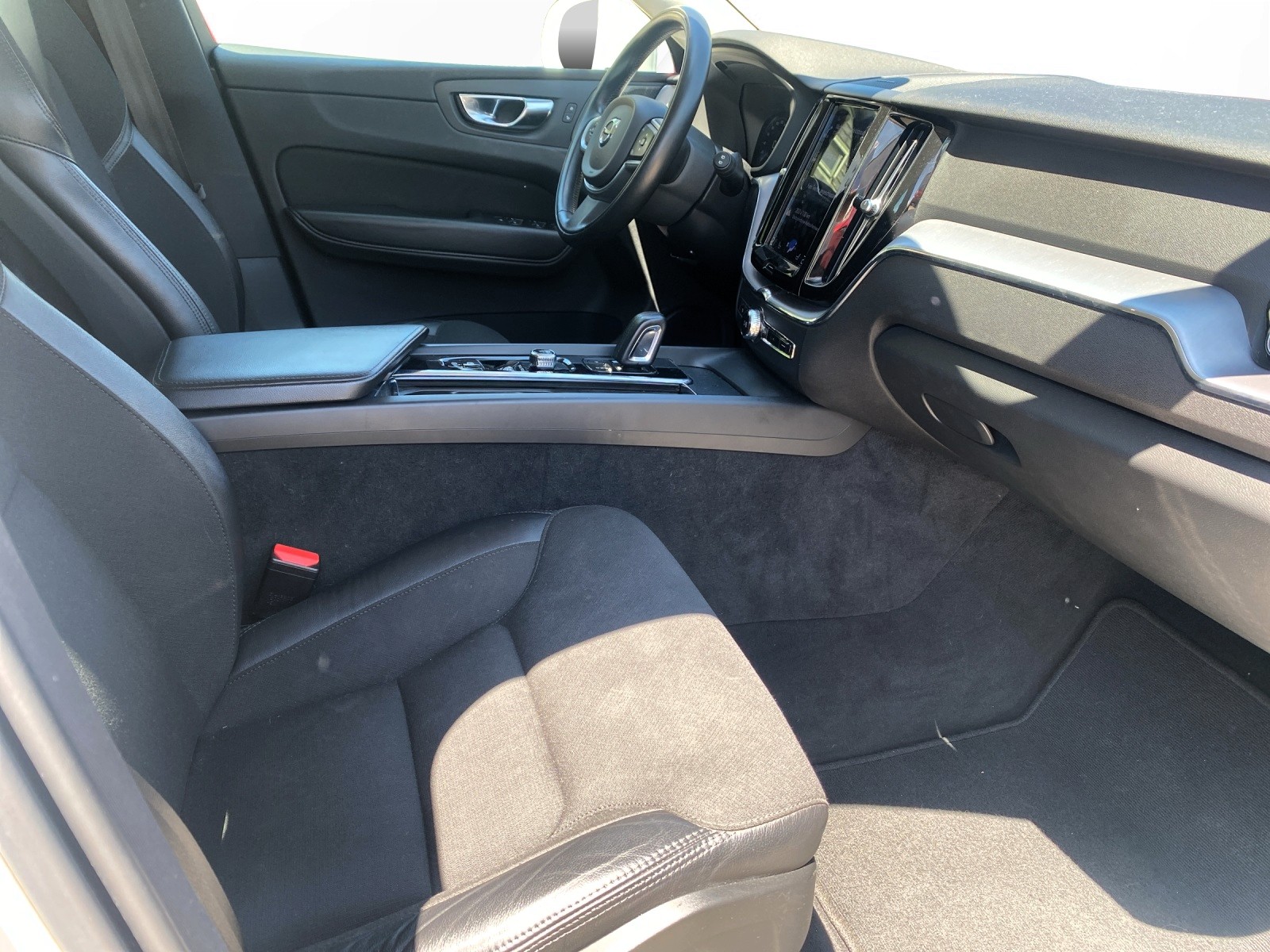 VOLVO XC60 B4 Diesel Mild Hybrid AWD Momentum Geartronic-image-11