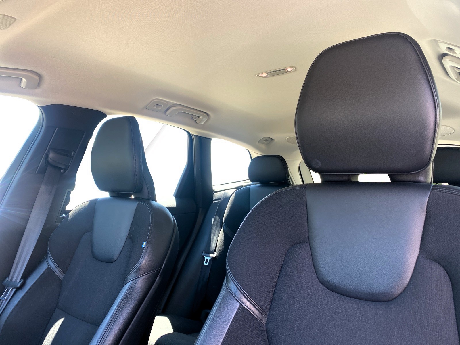 VOLVO XC60 B4 Diesel Mild Hybrid AWD Momentum Geartronic-image-17