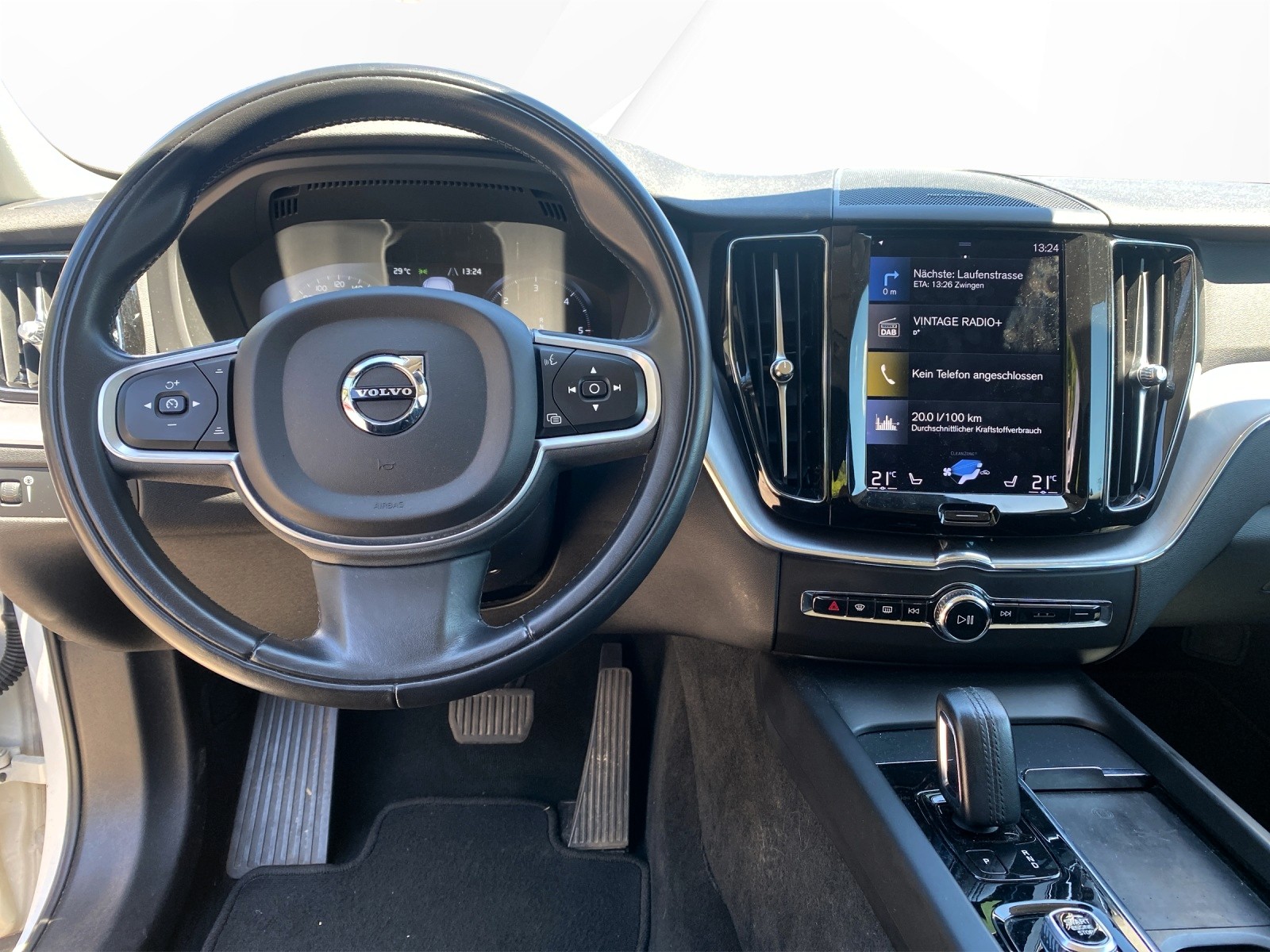 VOLVO XC60 B4 Diesel Mild Hybrid AWD Momentum Geartronic-image-9