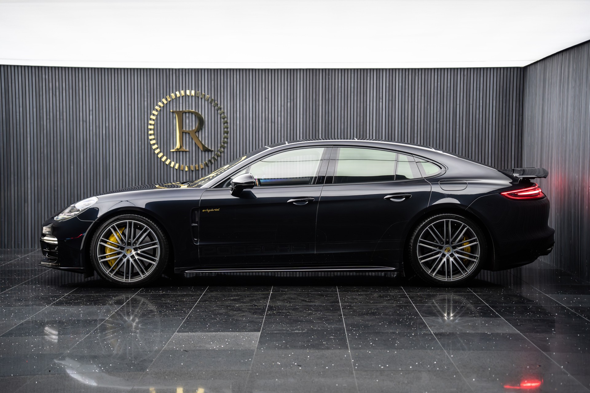 PORSCHE Panamera Turbo S E-Hybrid PDK-showroom-element-2