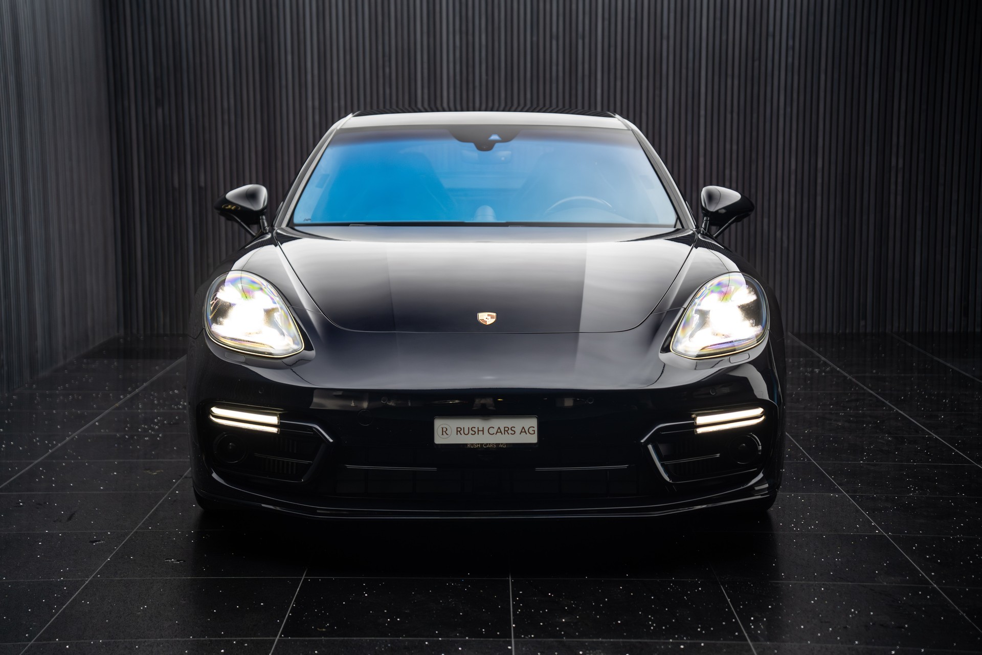 PORSCHE Panamera Turbo S E-Hybrid PDK-showroom-element-1