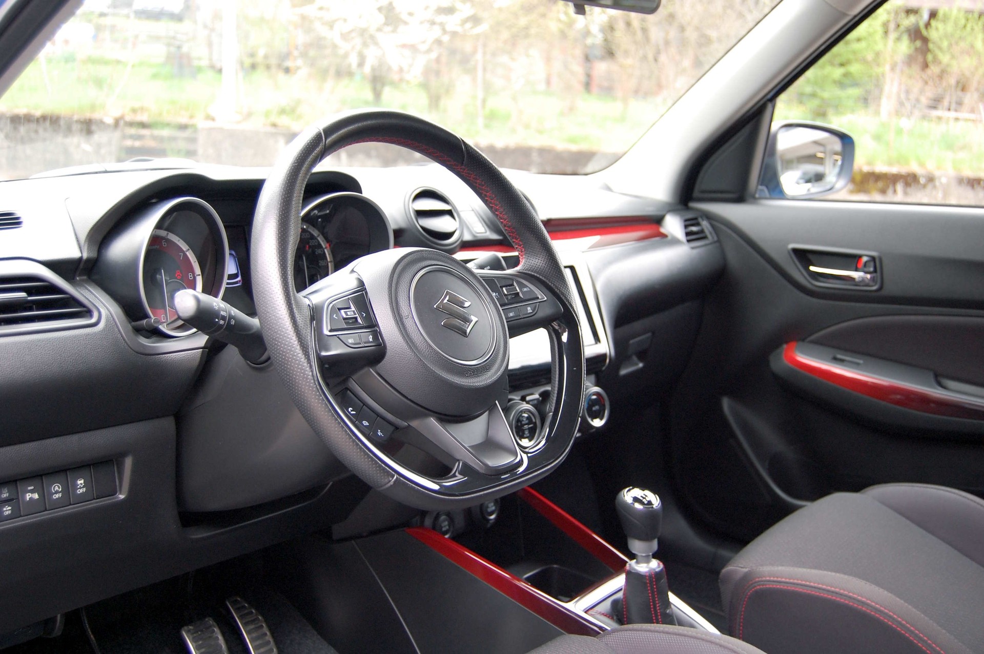 SUZUKI Swift Sport 1.4i 16V Compact Top Hybrid-image-12