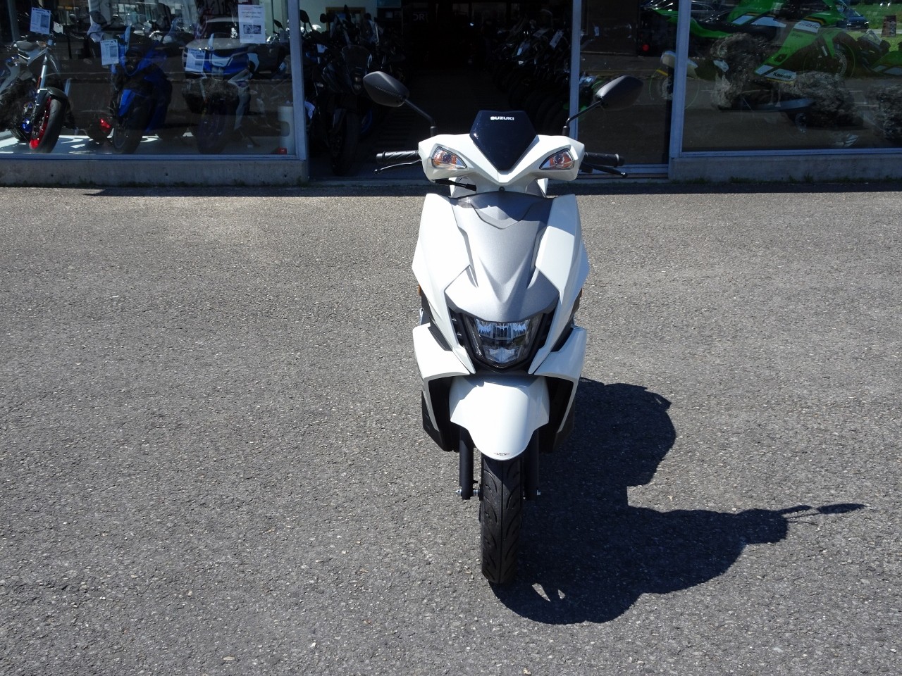 SUZUKI UN 125 Avenis-image-2