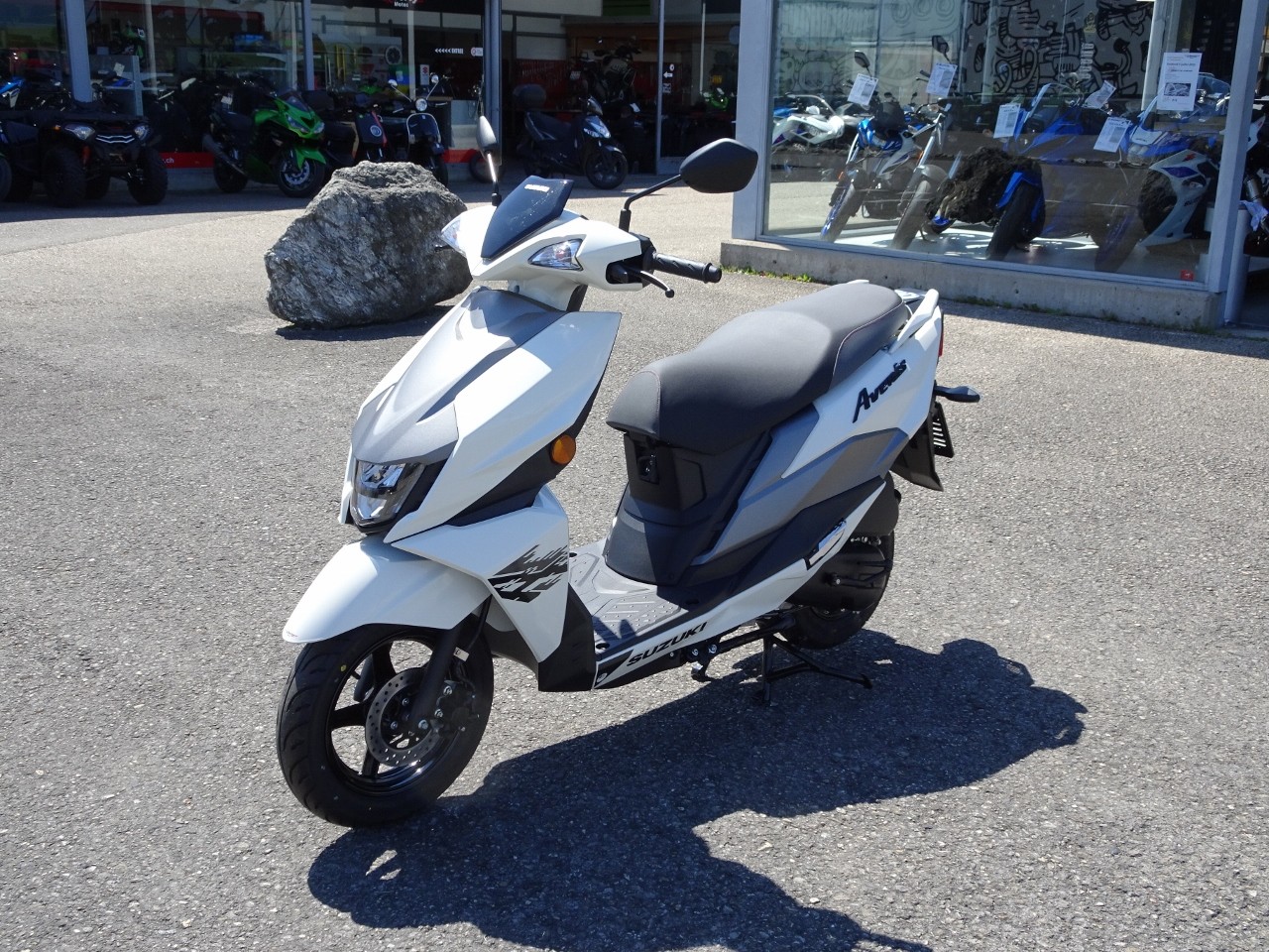SUZUKI UN 125 Avenis-image-3