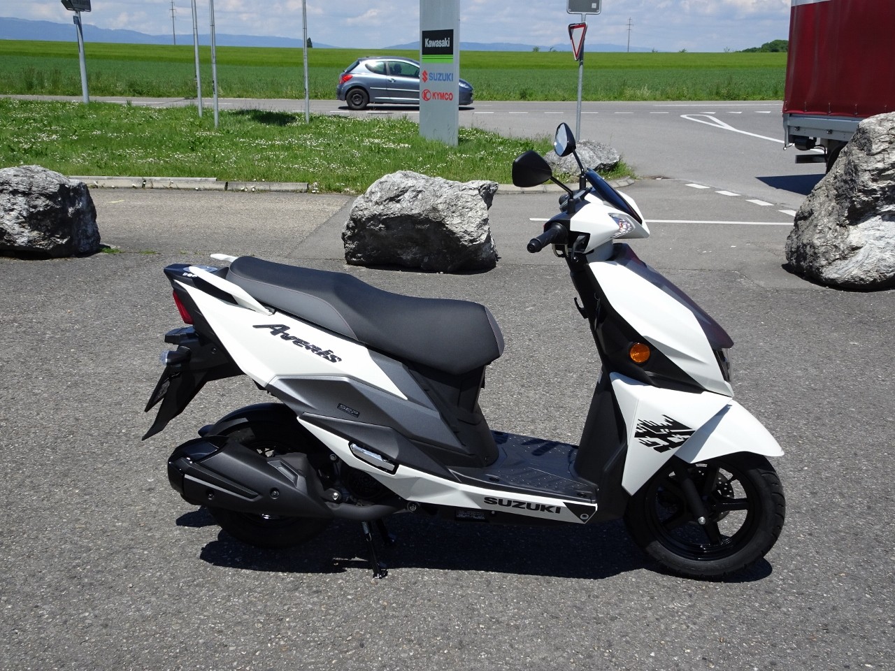 SUZUKI UN 125 Avenis-image-0