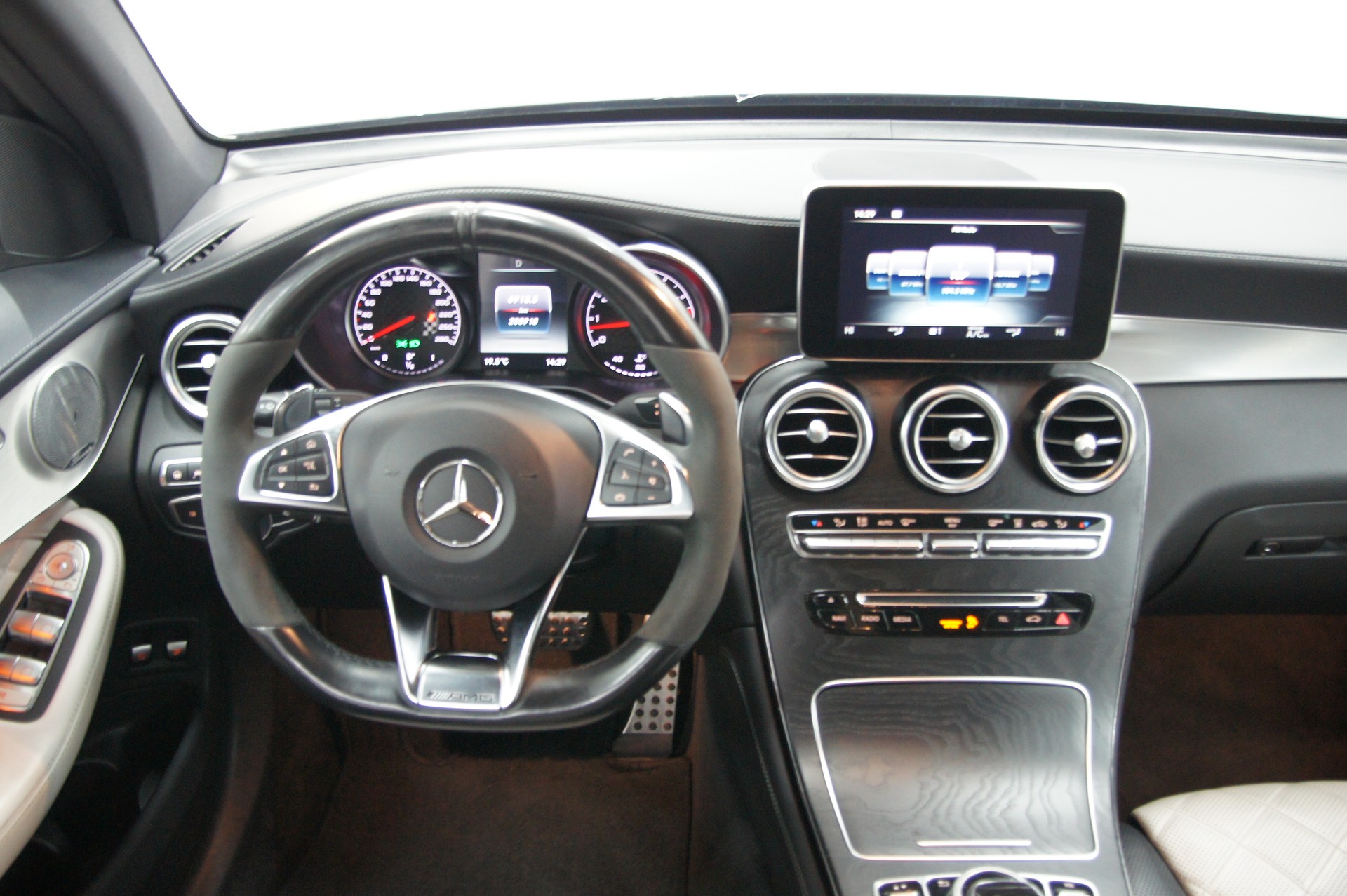 MERCEDES-BENZ GLC 43 AMG 4Matic 9G-Tronic-image-9