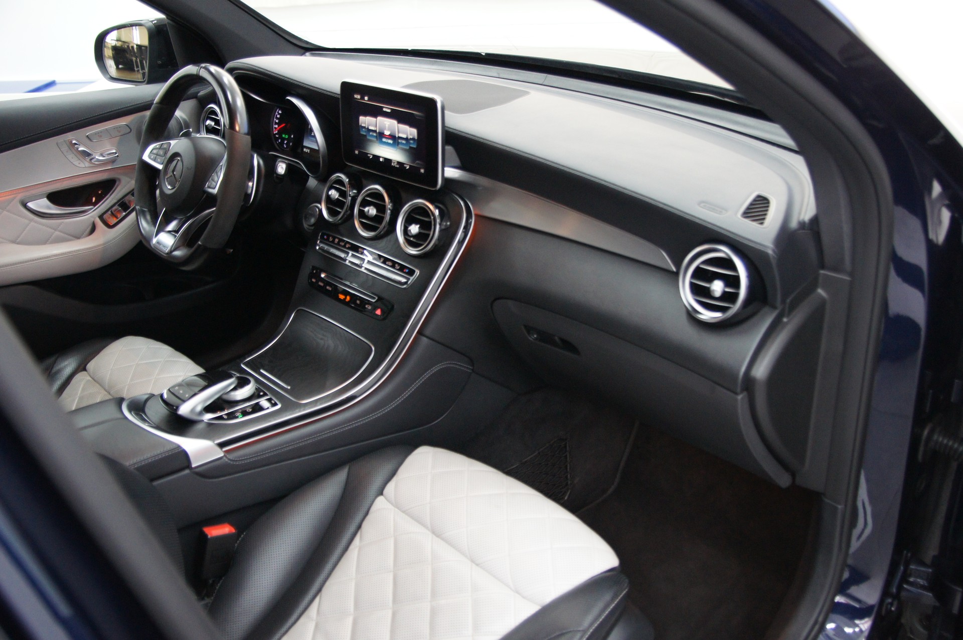 MERCEDES-BENZ GLC 43 AMG 4Matic 9G-Tronic-image-13