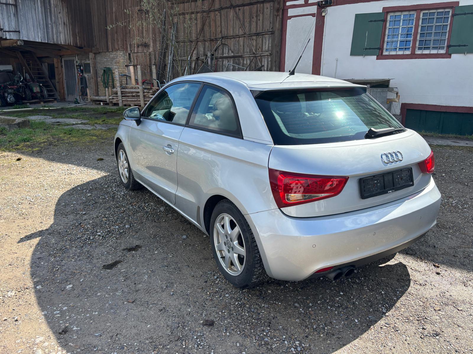 AUDI A1 1.4 TFSI Ambition S-tronic-image-2