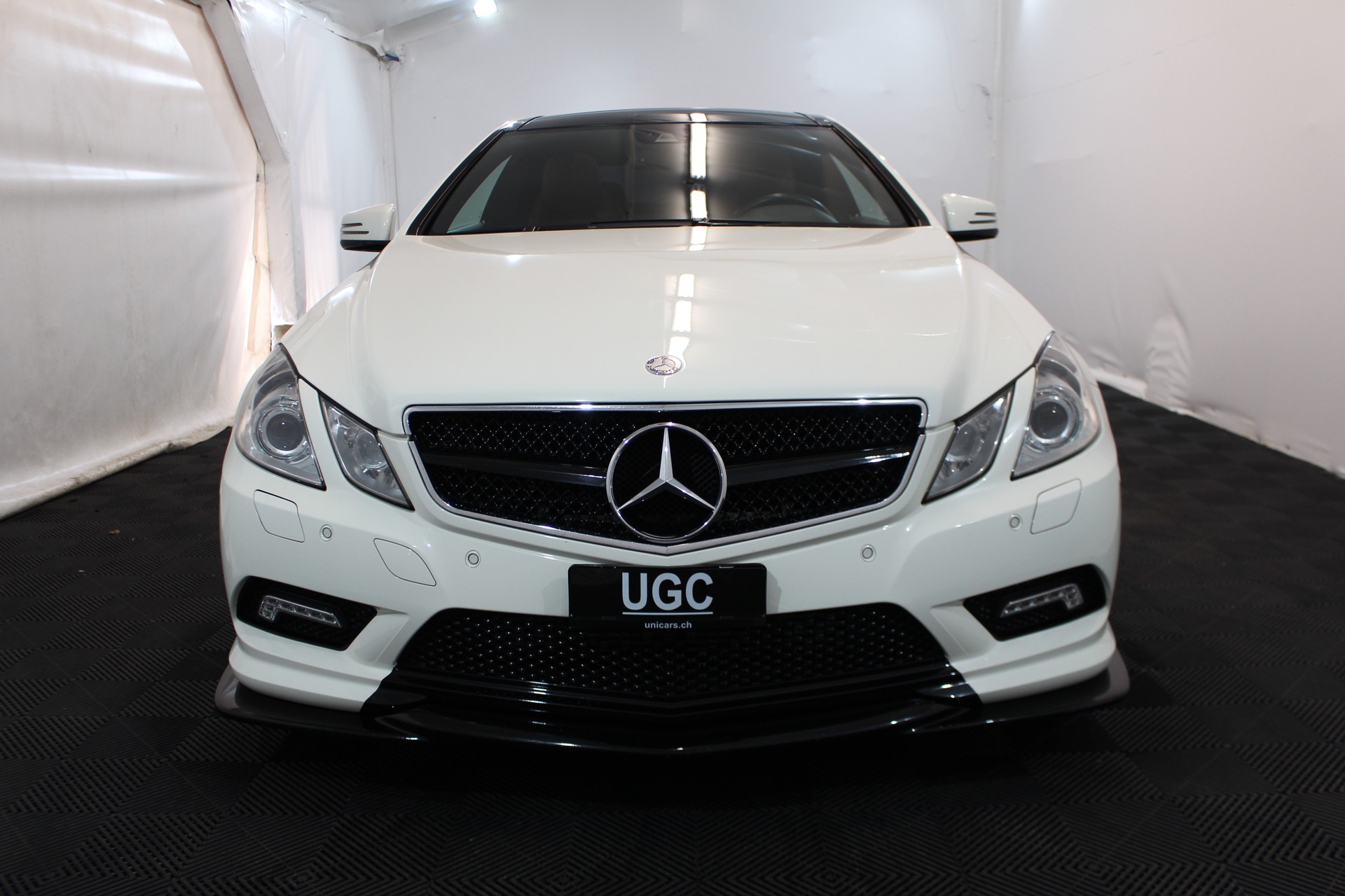 MERCEDES-BENZ E 250 CGI BlueEF Coupé-showroom-element-1