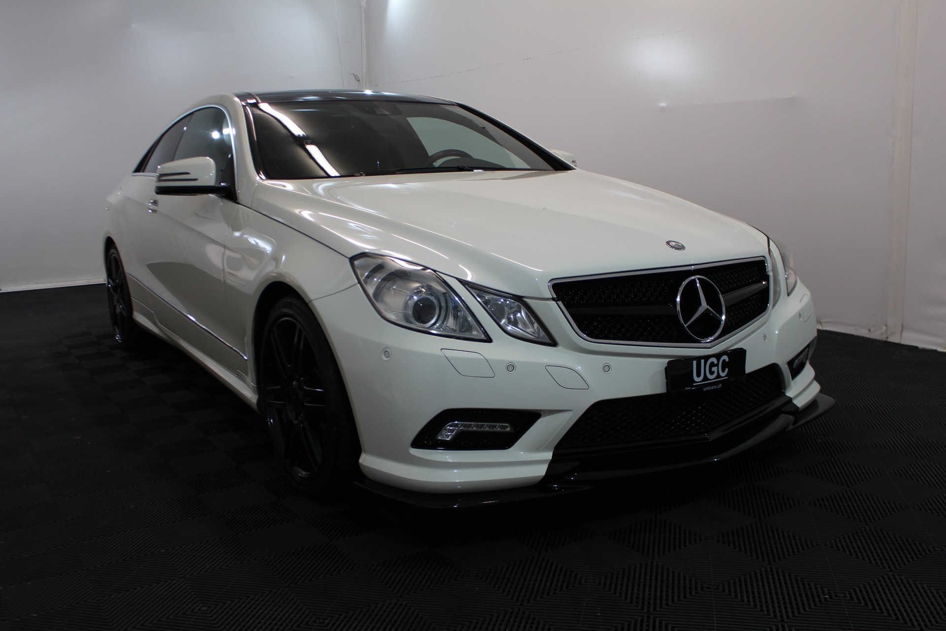 MERCEDES-BENZ E 250 CGI BlueEF Coupé