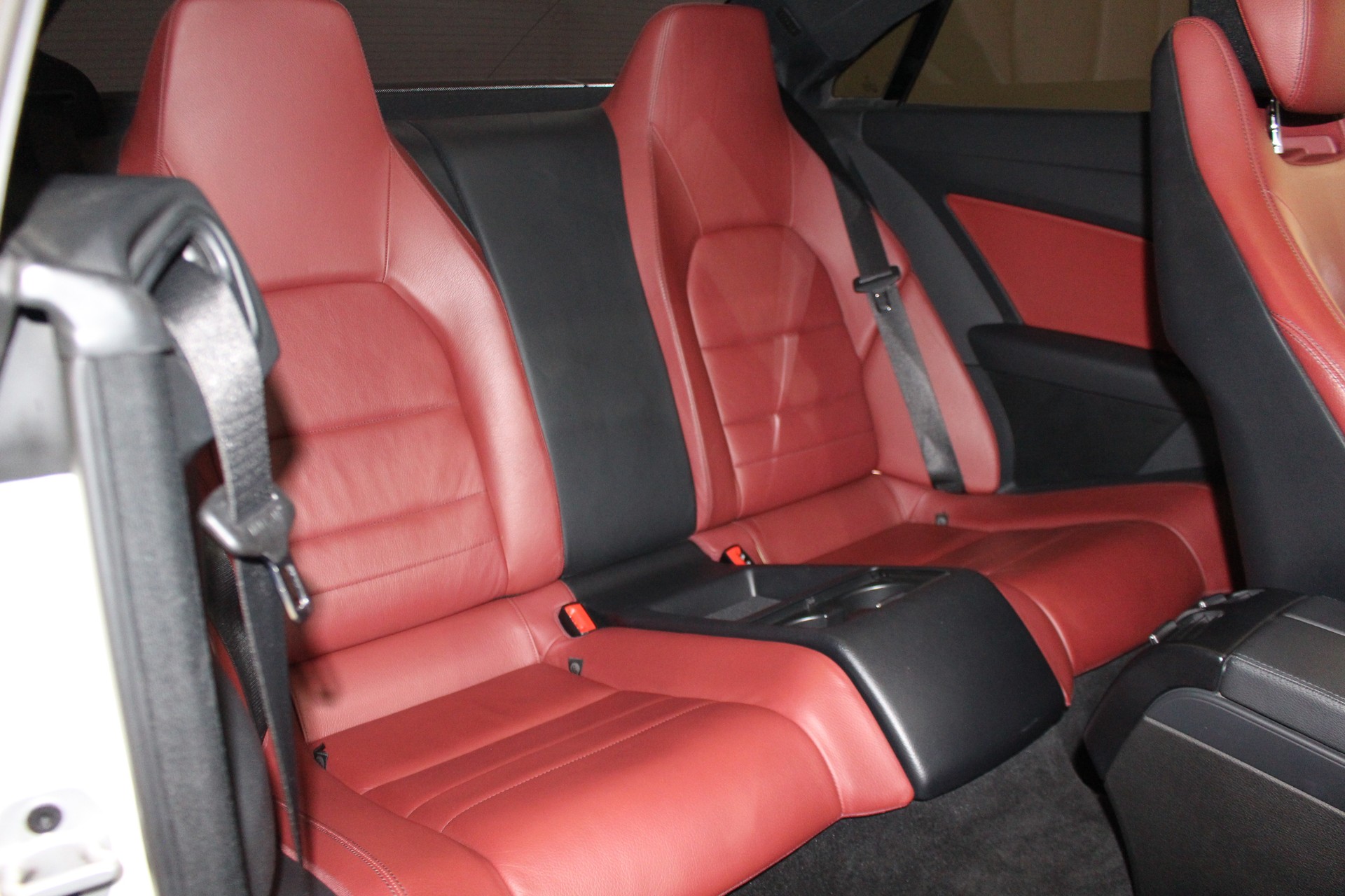 MERCEDES-BENZ E 250 CGI BlueEF Coupé-image-10