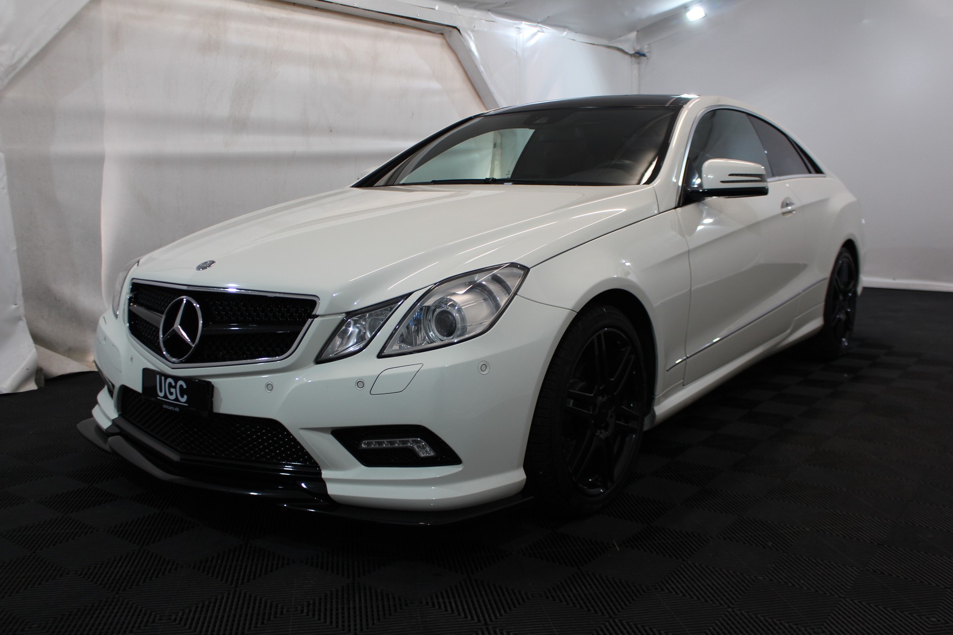 MERCEDES-BENZ E 250 CGI BlueEF Coupé-showroom-element-2