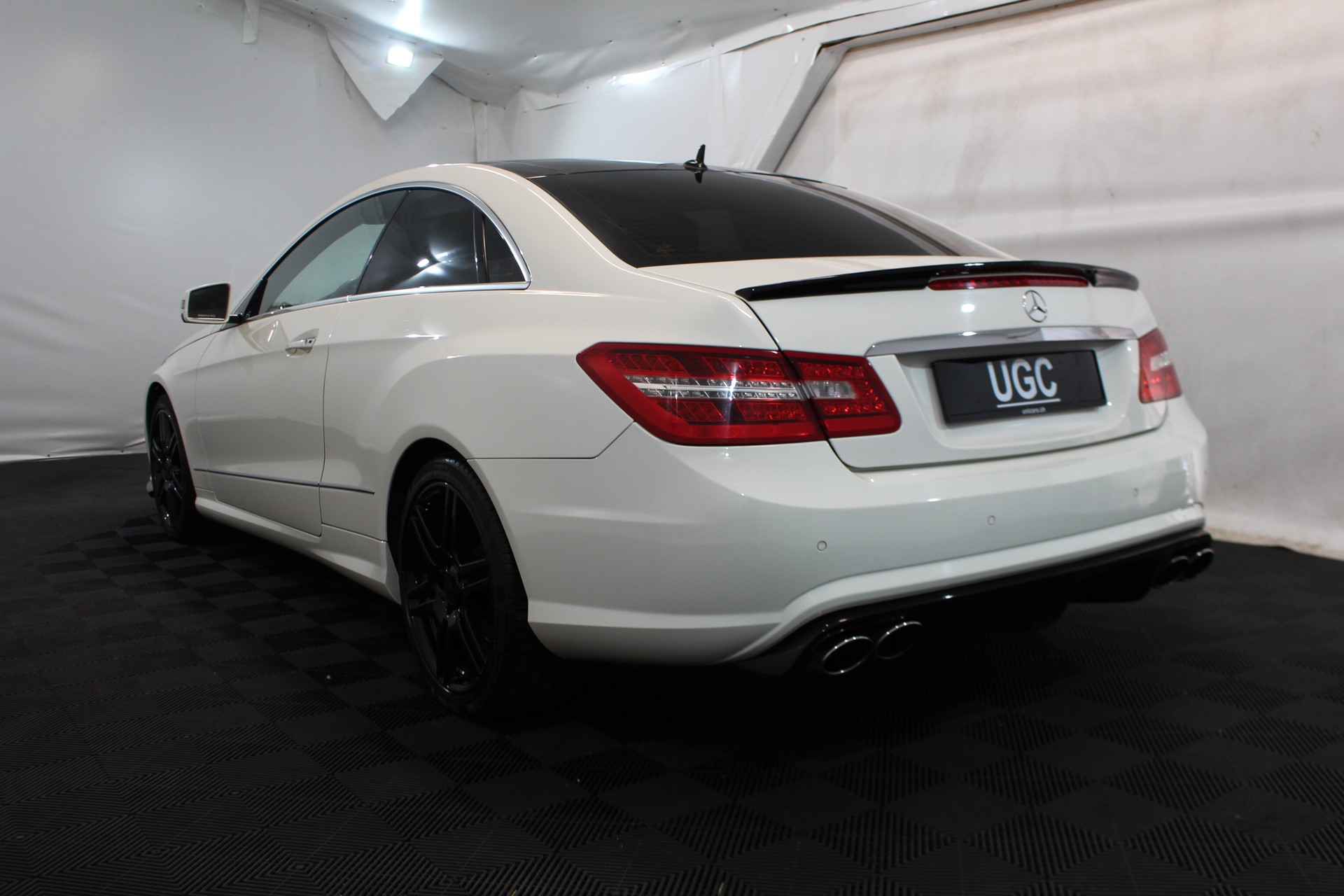 MERCEDES-BENZ E 250 CGI BlueEF Coupé-showroom-element-3
