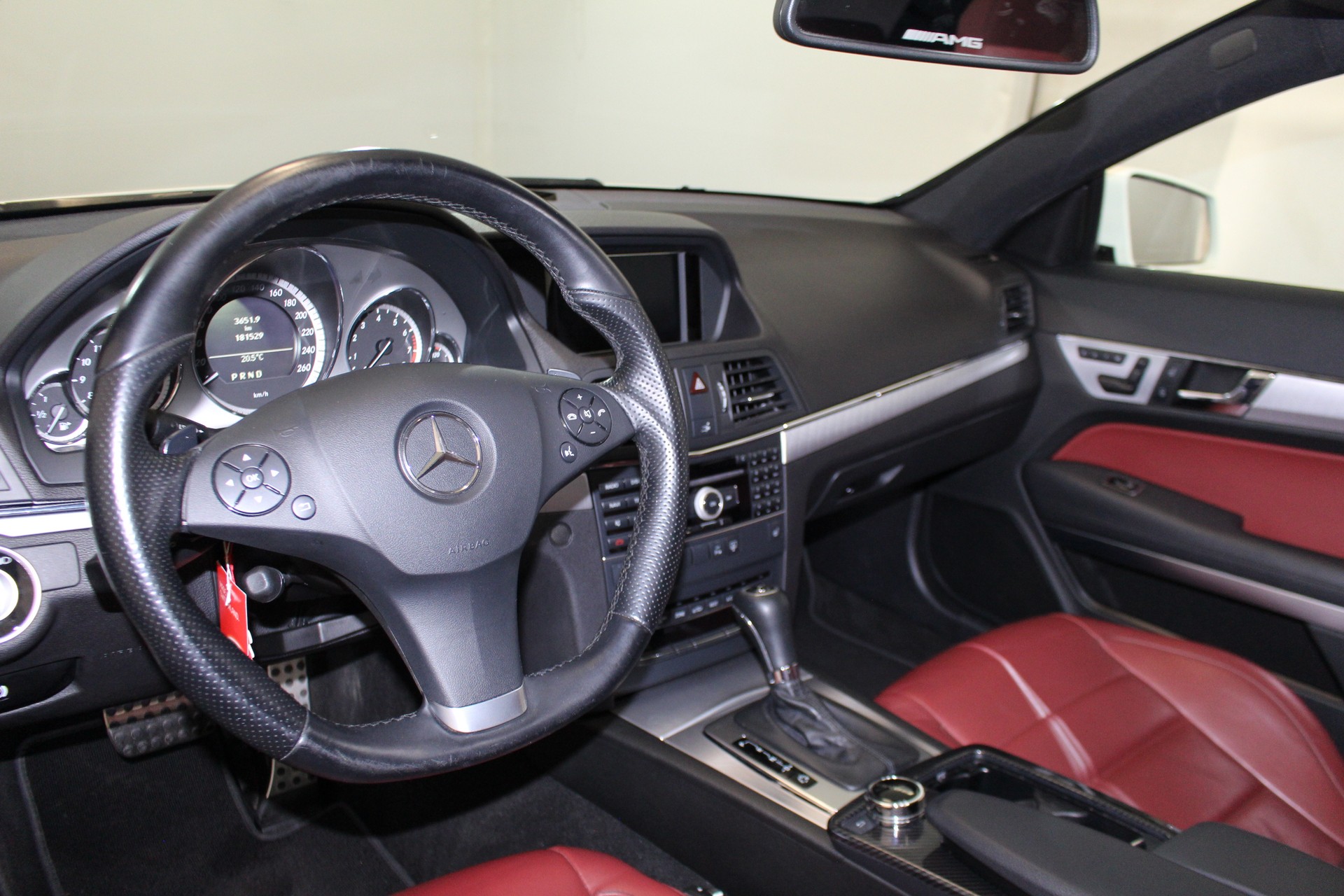 MERCEDES-BENZ E 250 CGI BlueEF Coupé-image-11