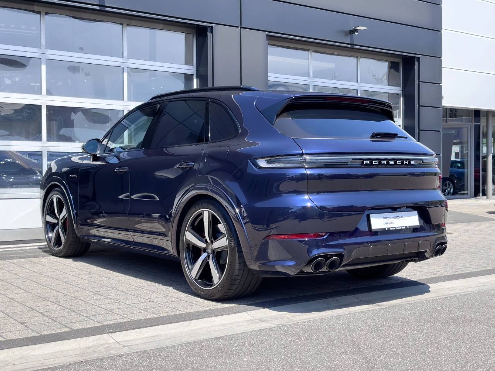 PORSCHE Cayenne Turbo E-Hybrid-image-9