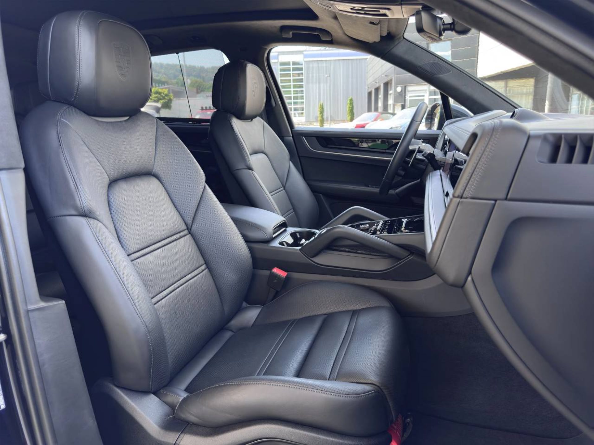 PORSCHE Cayenne Turbo E-Hybrid-image-21