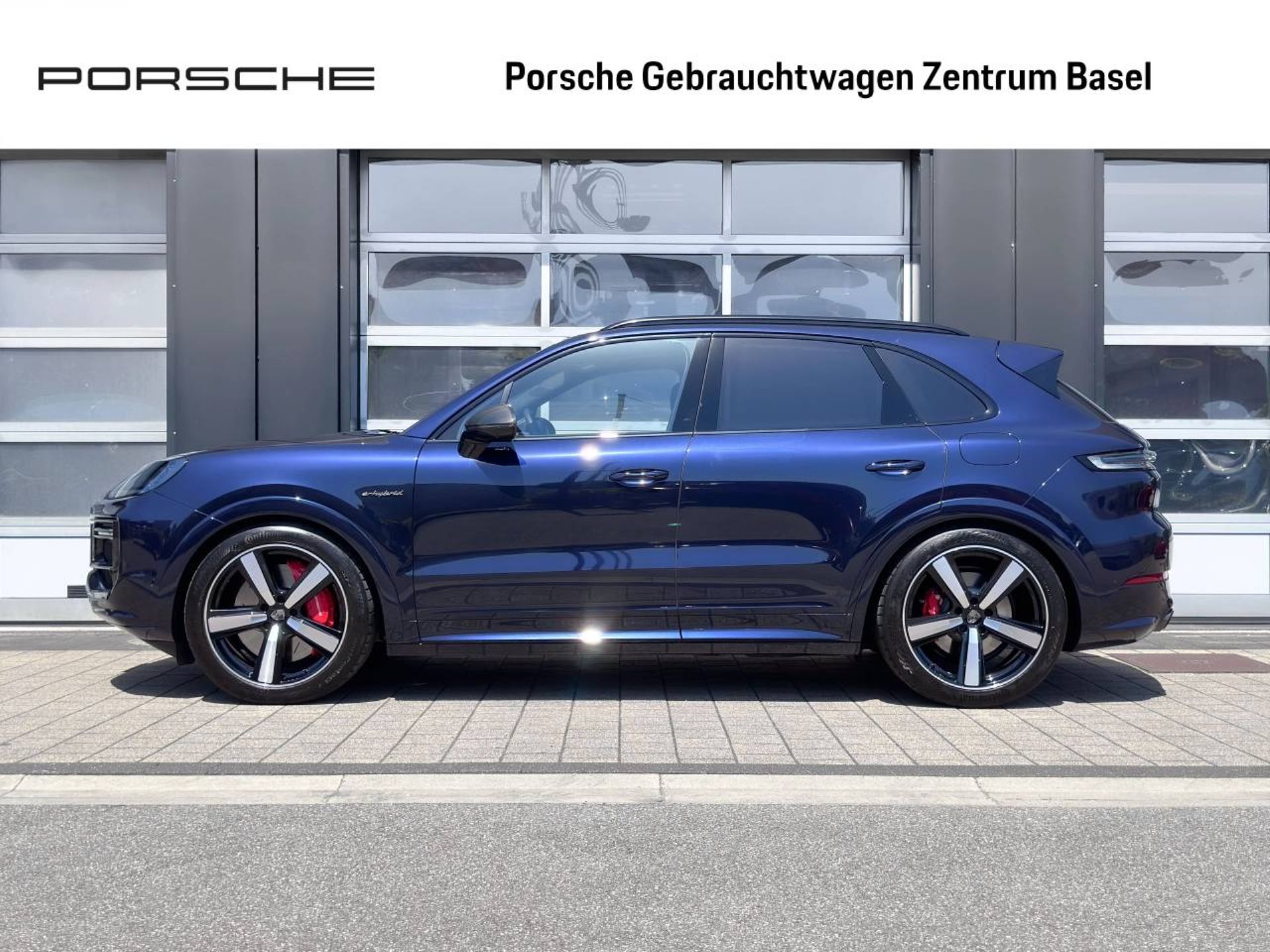 PORSCHE Cayenne Turbo E-Hybrid-showroom-element-1