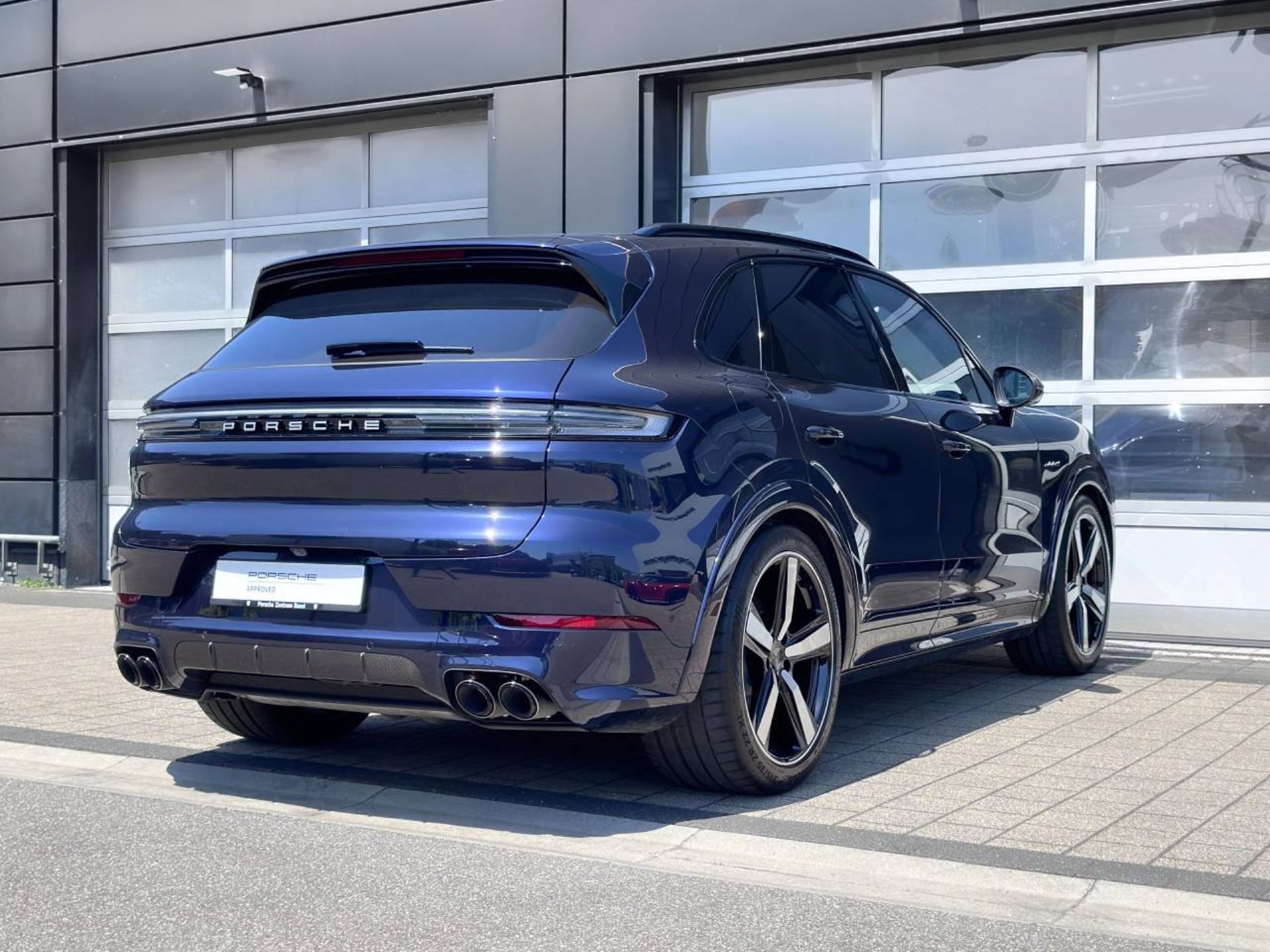 PORSCHE Cayenne Turbo E-Hybrid-image-11