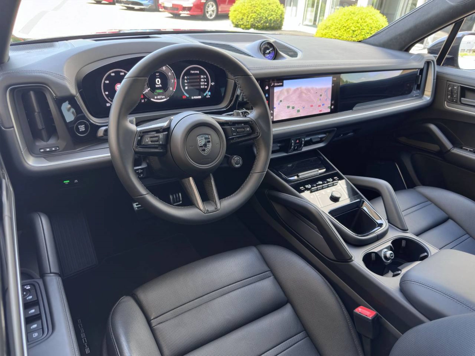 PORSCHE Cayenne Turbo E-Hybrid-showroom-element-3