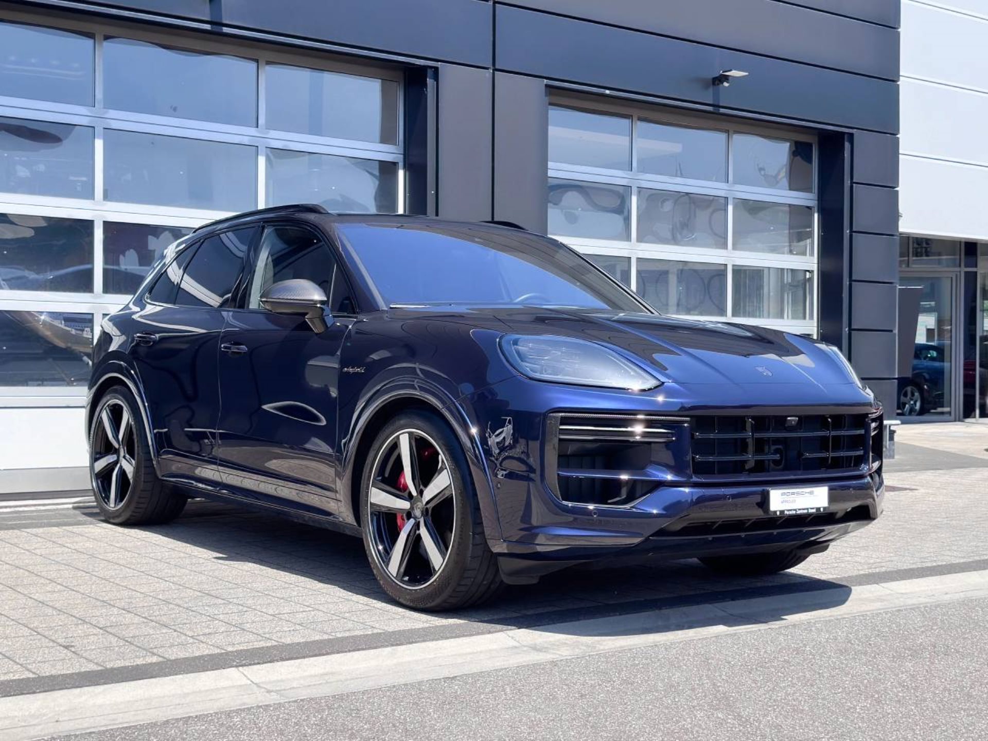 PORSCHE Cayenne Turbo E-Hybrid-image-10