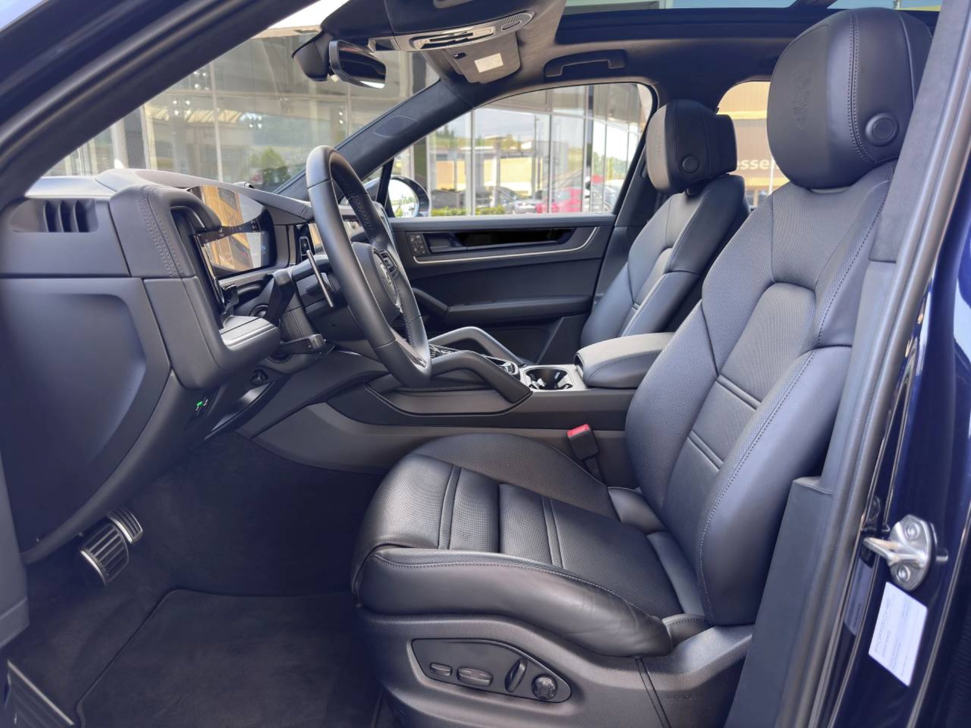 PORSCHE Cayenne Turbo E-Hybrid-image-4