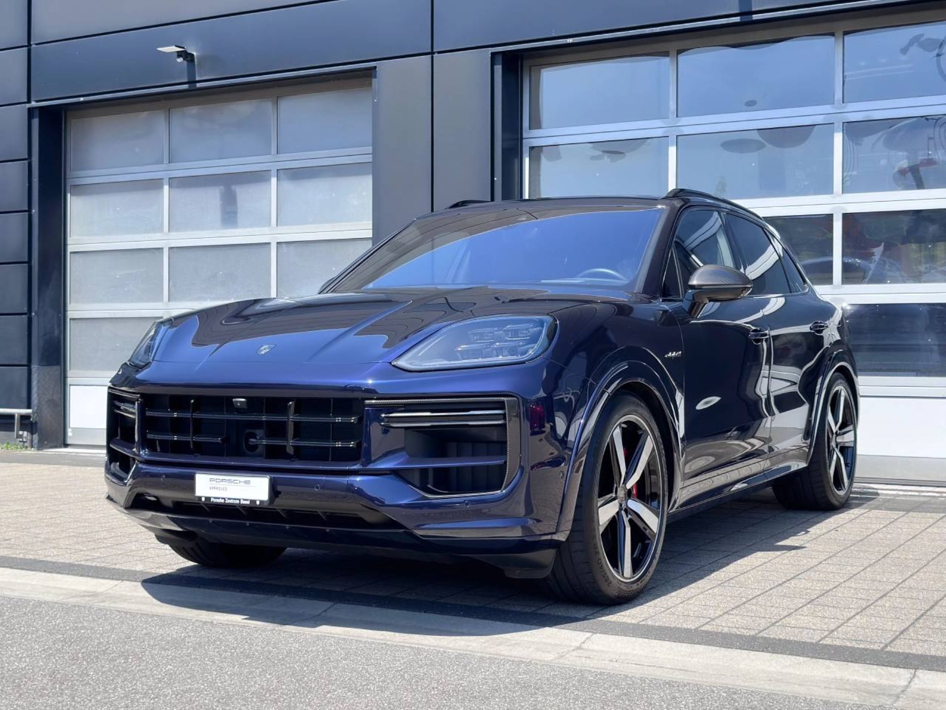 PORSCHE Cayenne Turbo E-Hybrid-image-8