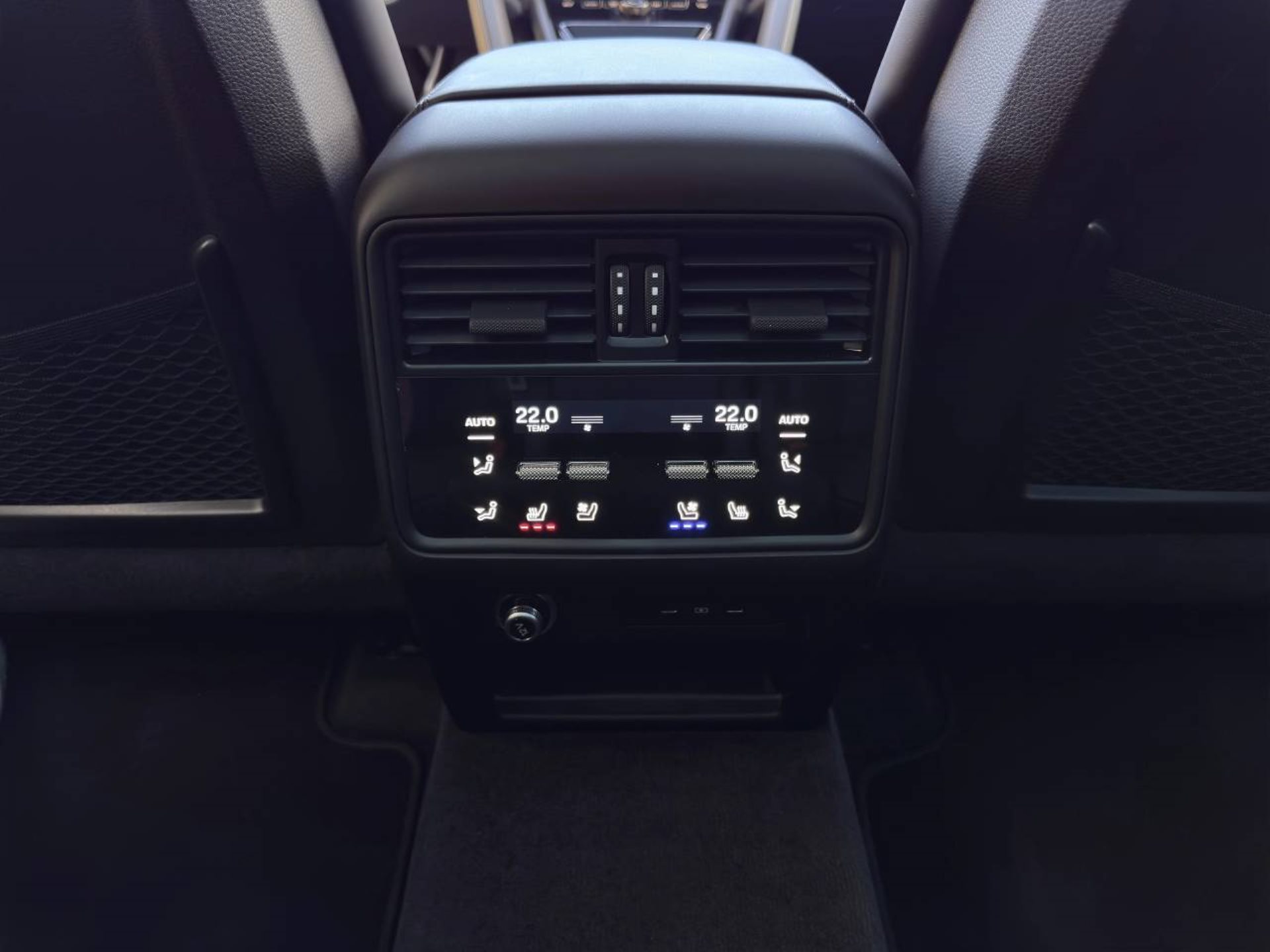 PORSCHE Cayenne Turbo E-Hybrid-image-29