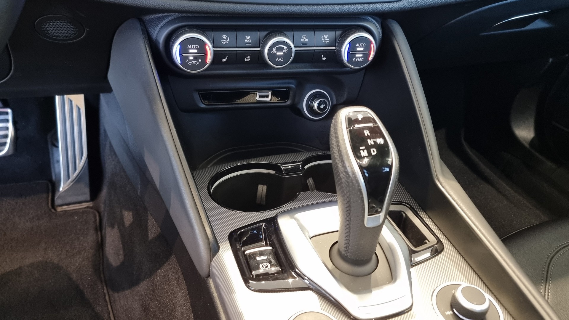 ALFA ROMEO Giulia 2.0 Q4 Veloce Premium Sky-image-9