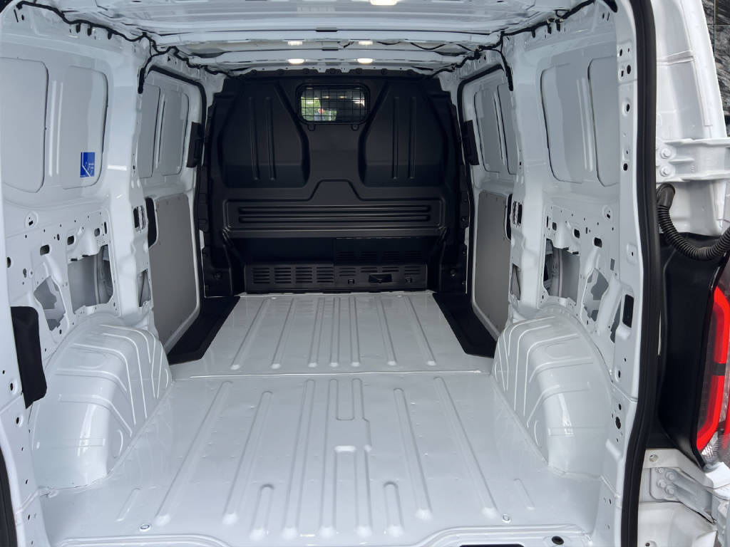 FORD E-Transit C Van 320 L1 Trend-image-9