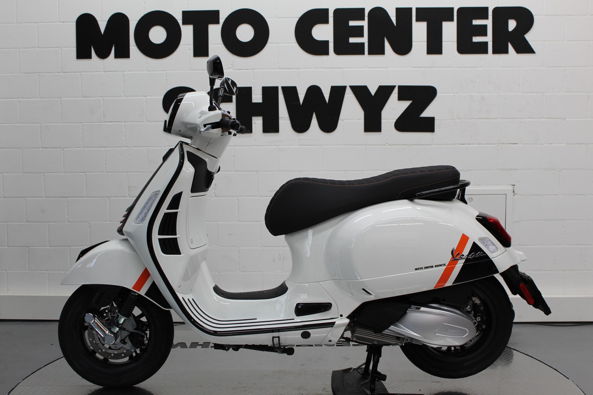 PIAGGIO Vespa GTS 300 Super Sport ABS-image-3