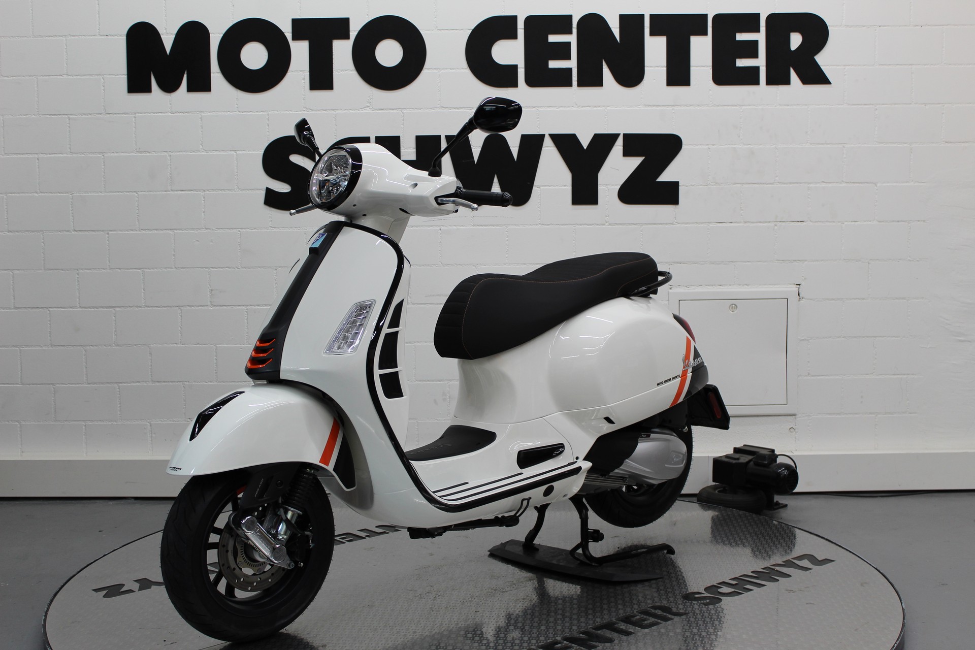 PIAGGIO Vespa GTS 300 Super Sport ABS-image-2