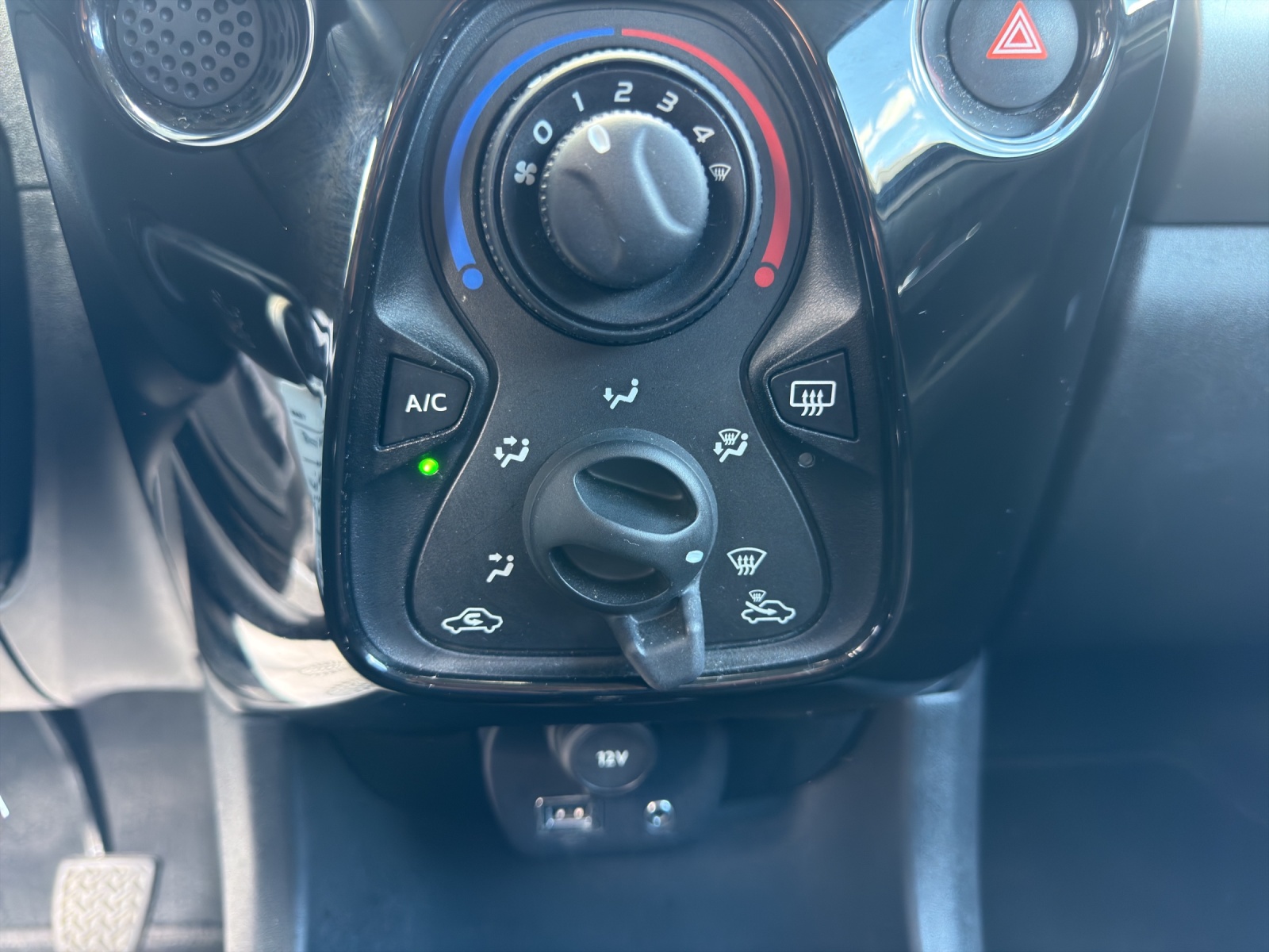 PEUGEOT 108 1.0 VTi Allure ETG-image-21