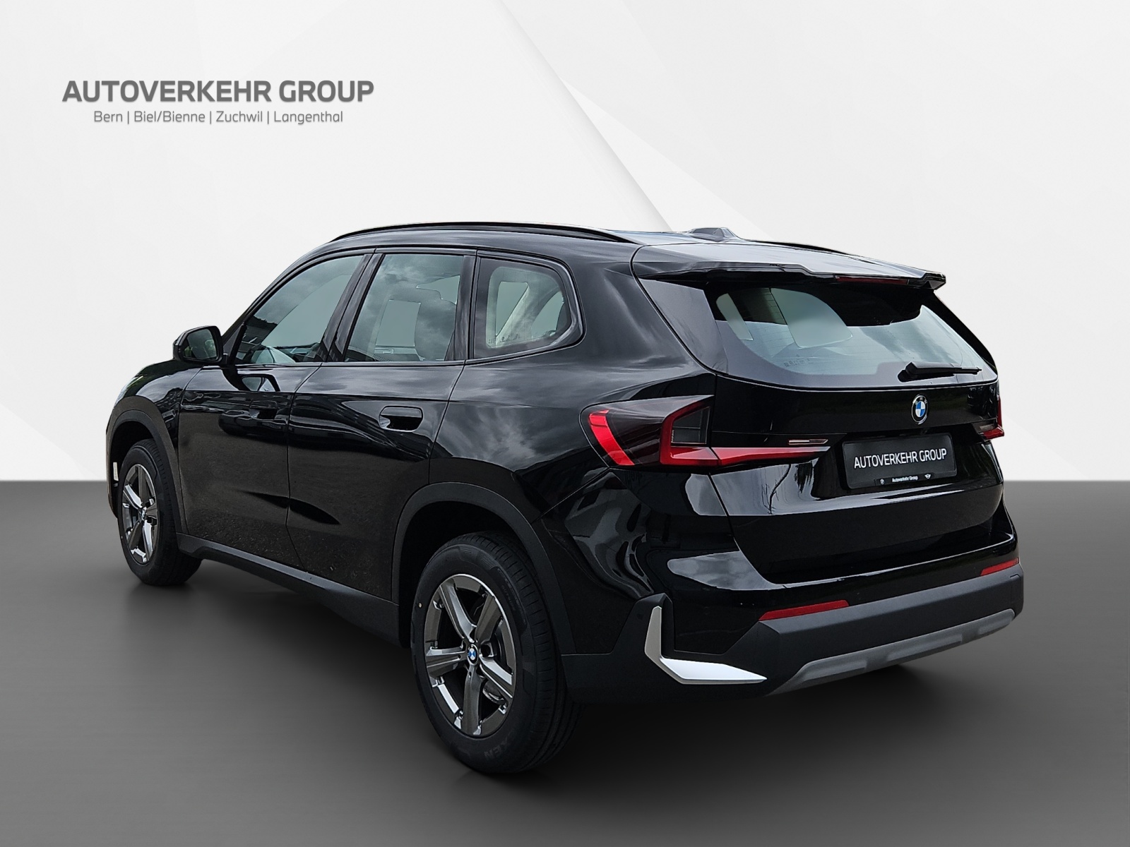 BMW X1 sDrive 18i-showroom-element-3