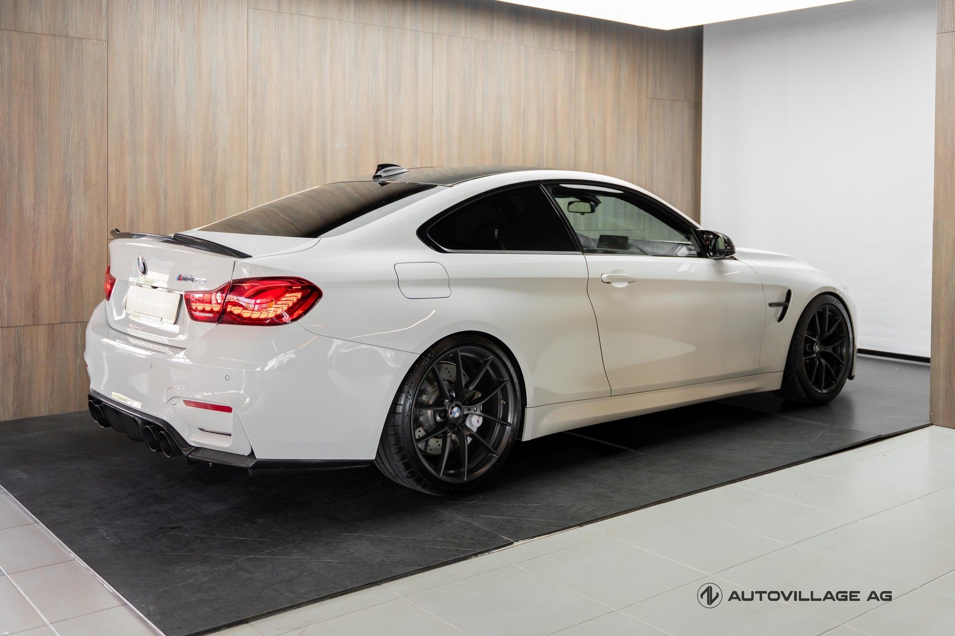 BMW M4 Coupé CS DKG-showroom-element-1
