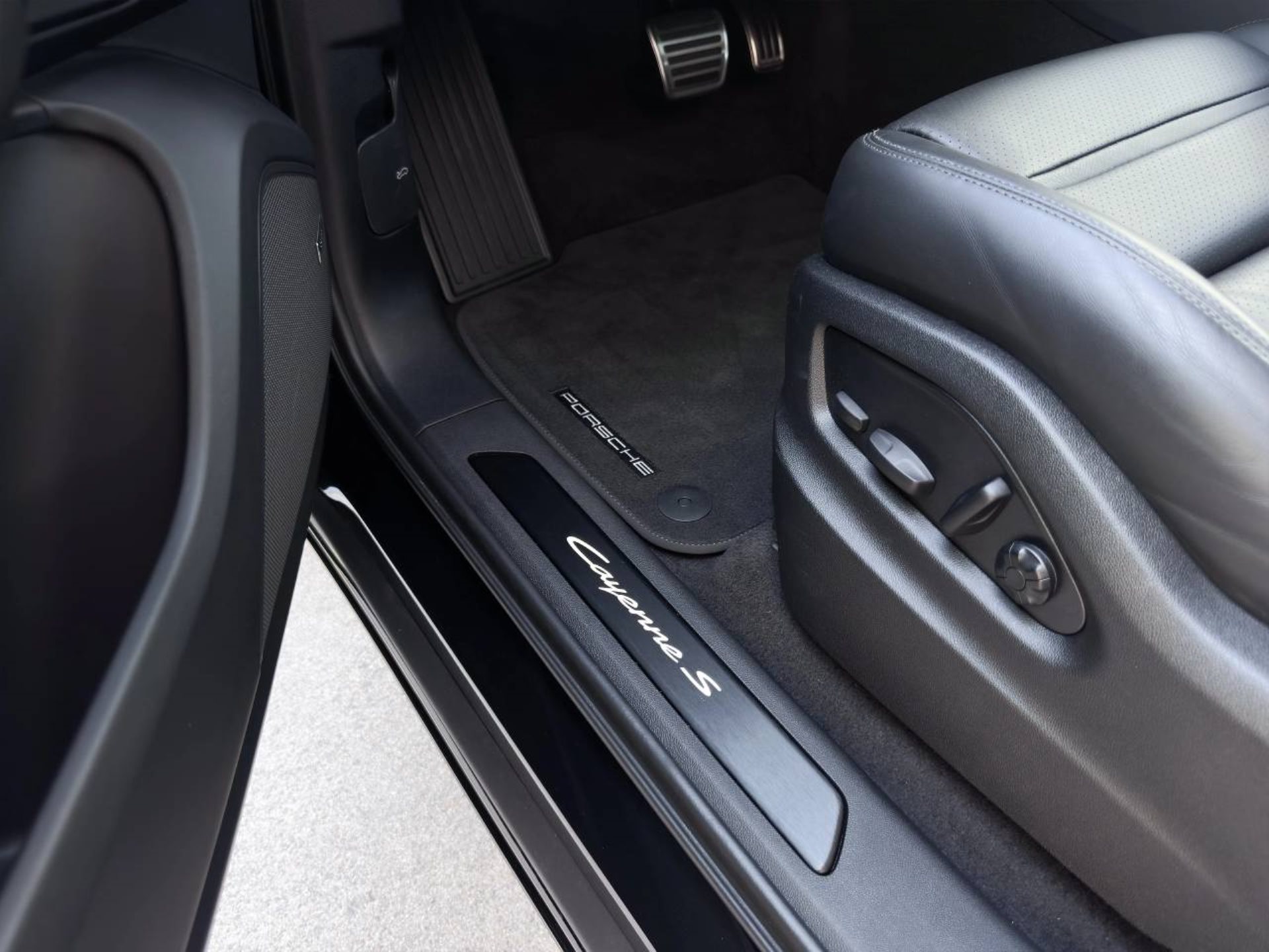 PORSCHE Cayenne S E-Hybrid Coupé-image-22