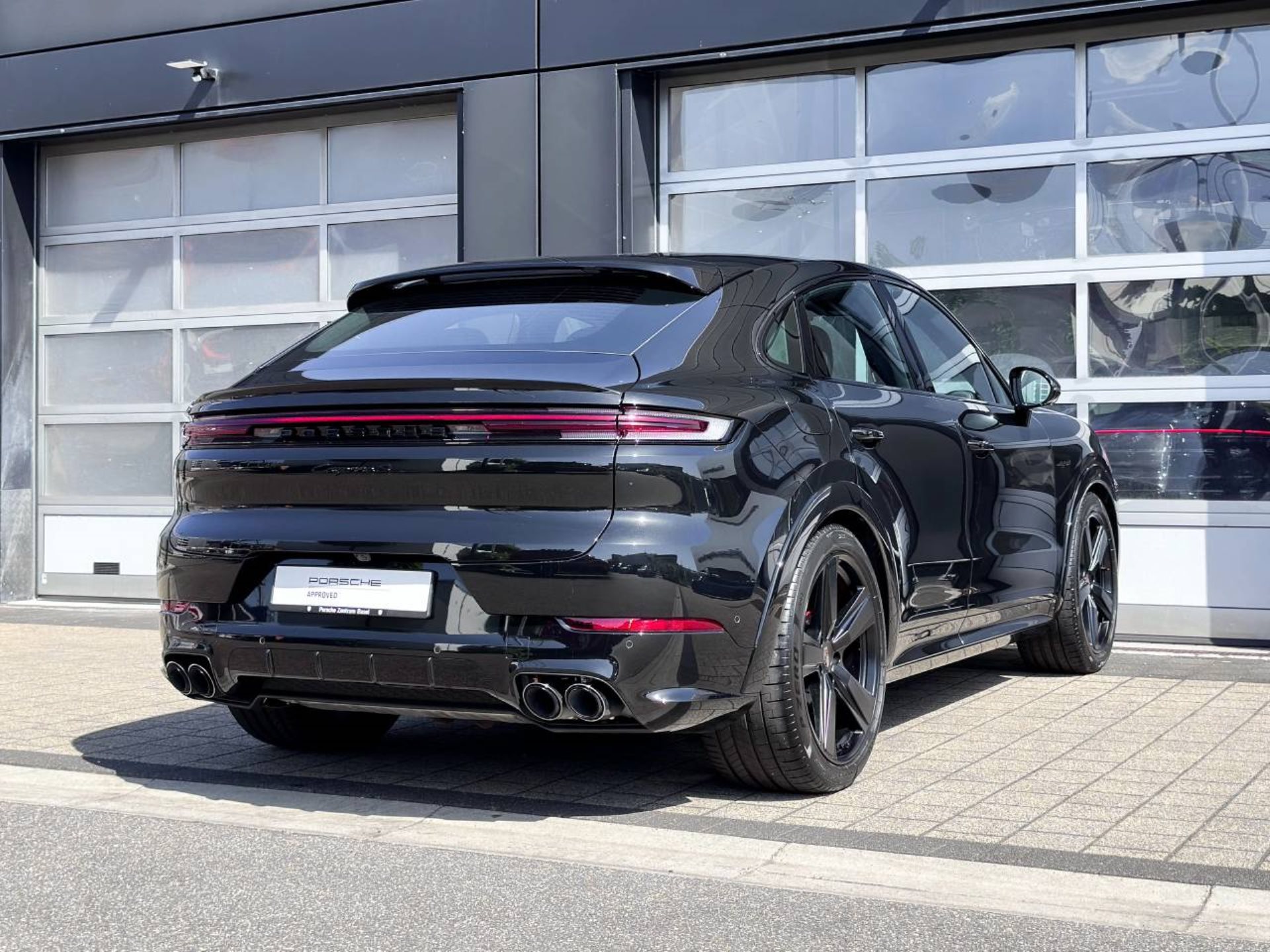 PORSCHE Cayenne S E-Hybrid Coupé-image-10