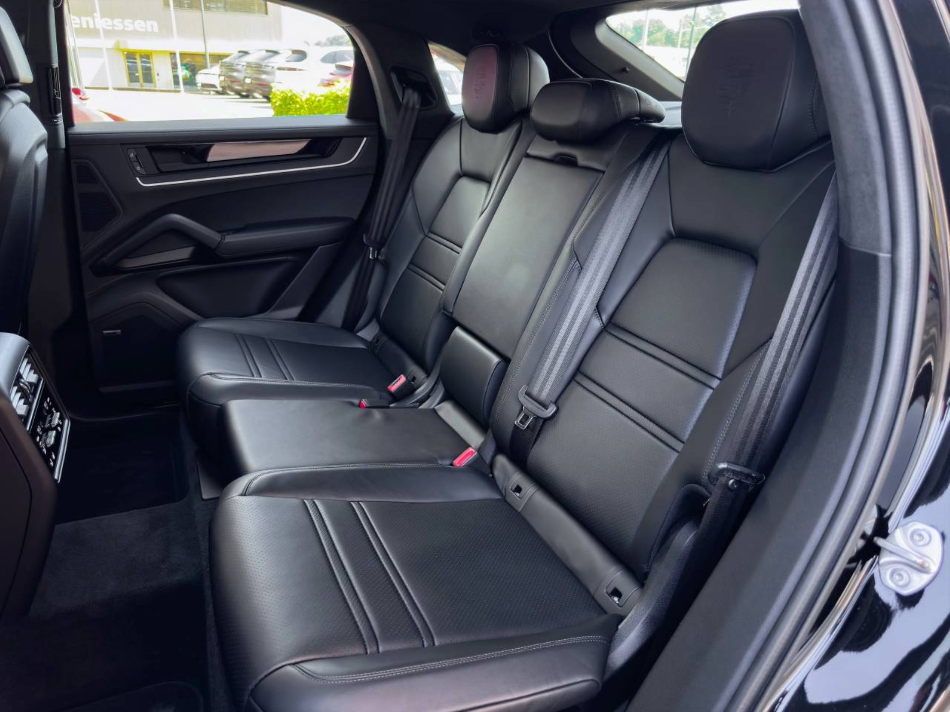 PORSCHE Cayenne S E-Hybrid Coupé-image-18