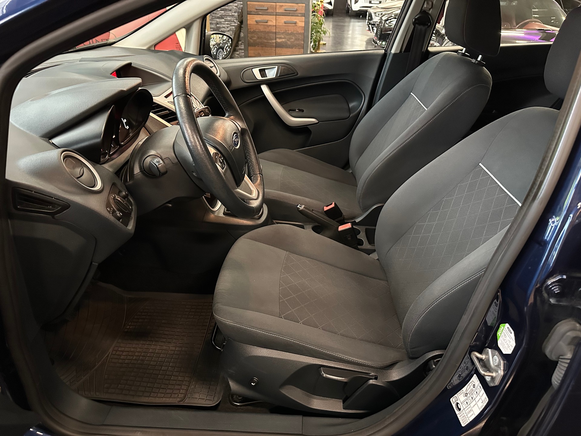 FORD Fiesta 1.25 16V Ambiente-image-10