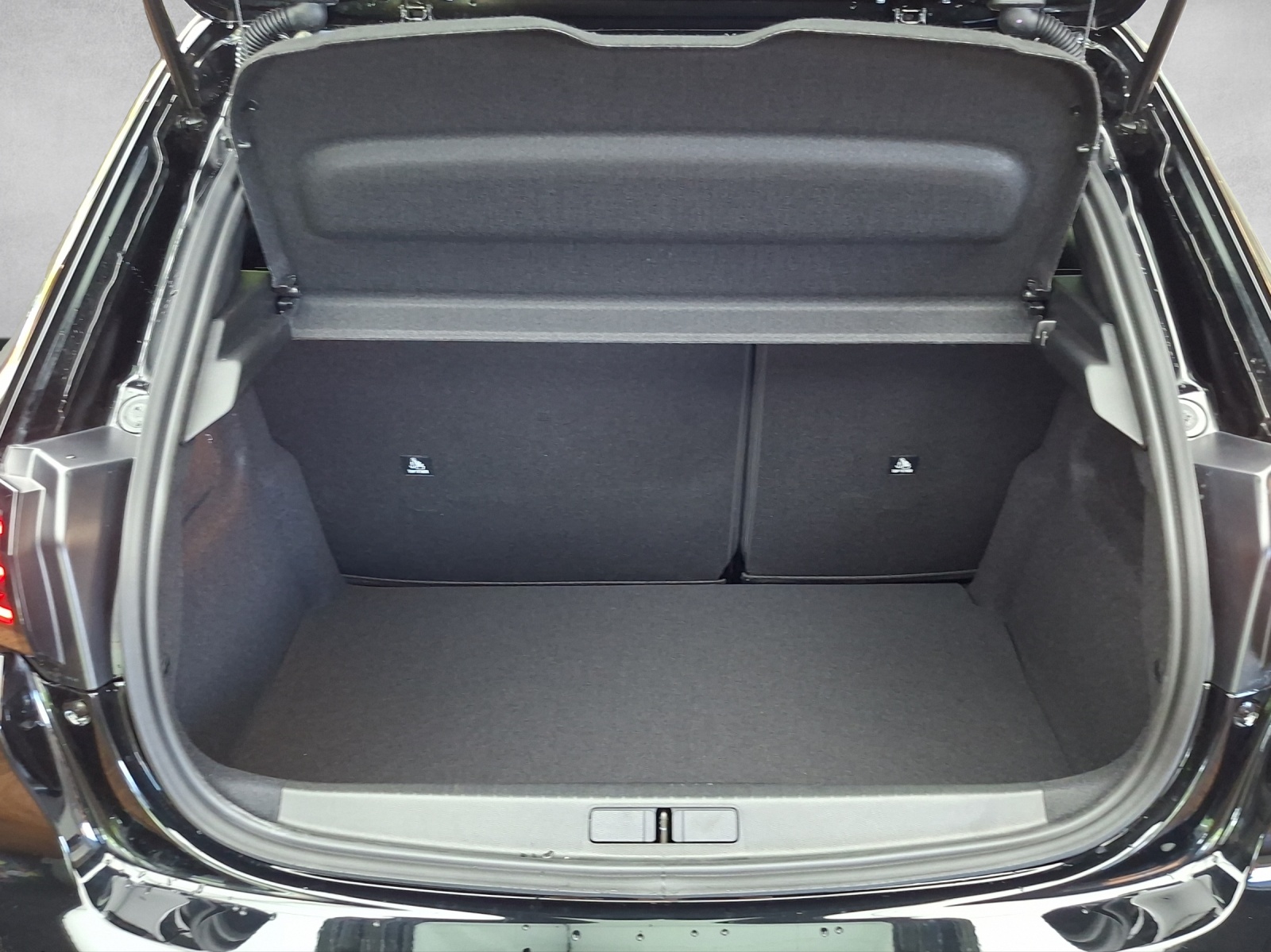 PEUGEOT 208 1.2 Hybrid 145 GT-image-14