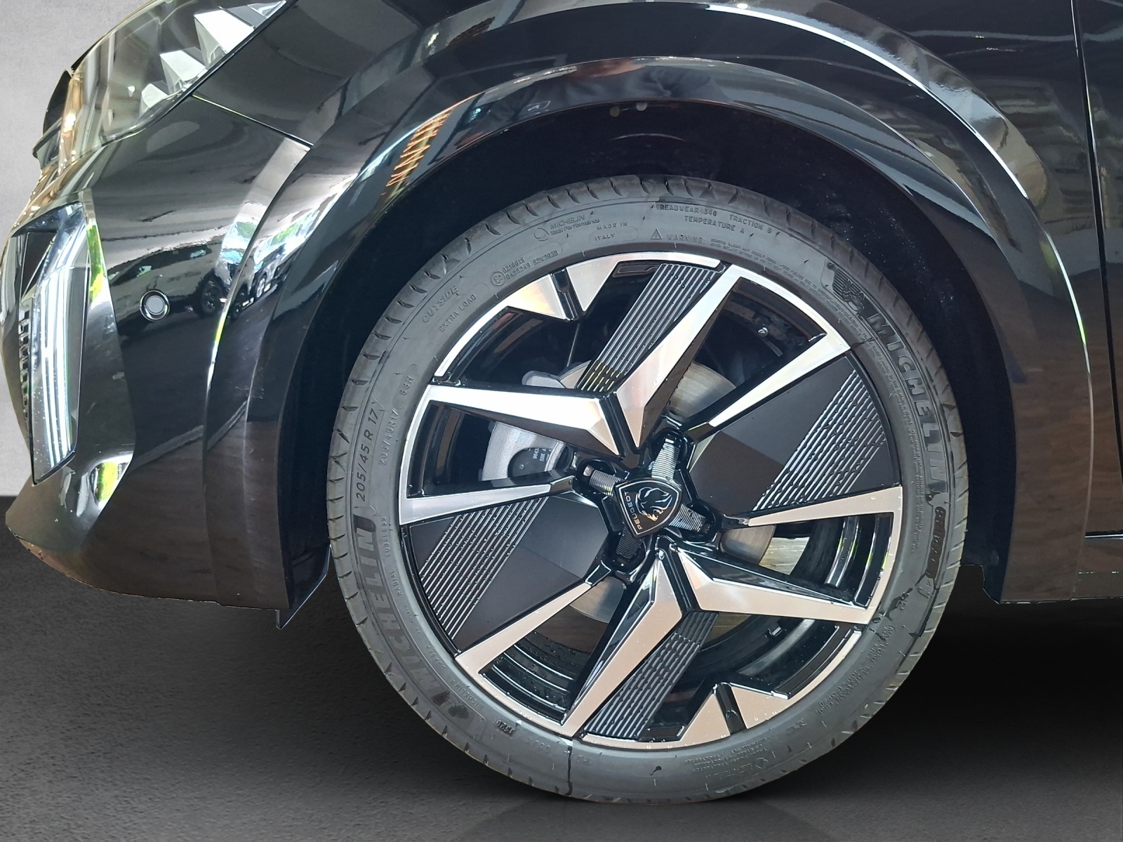 PEUGEOT 208 1.2 Hybrid 145 GT-image-15