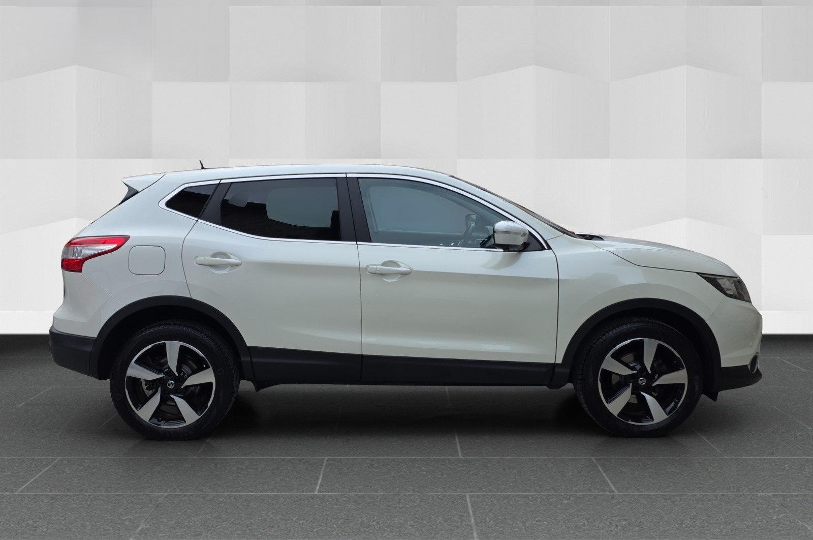 NISSAN Qashqai 1.2 DIG-T Swiss Edition Xtronic CVT-image-3