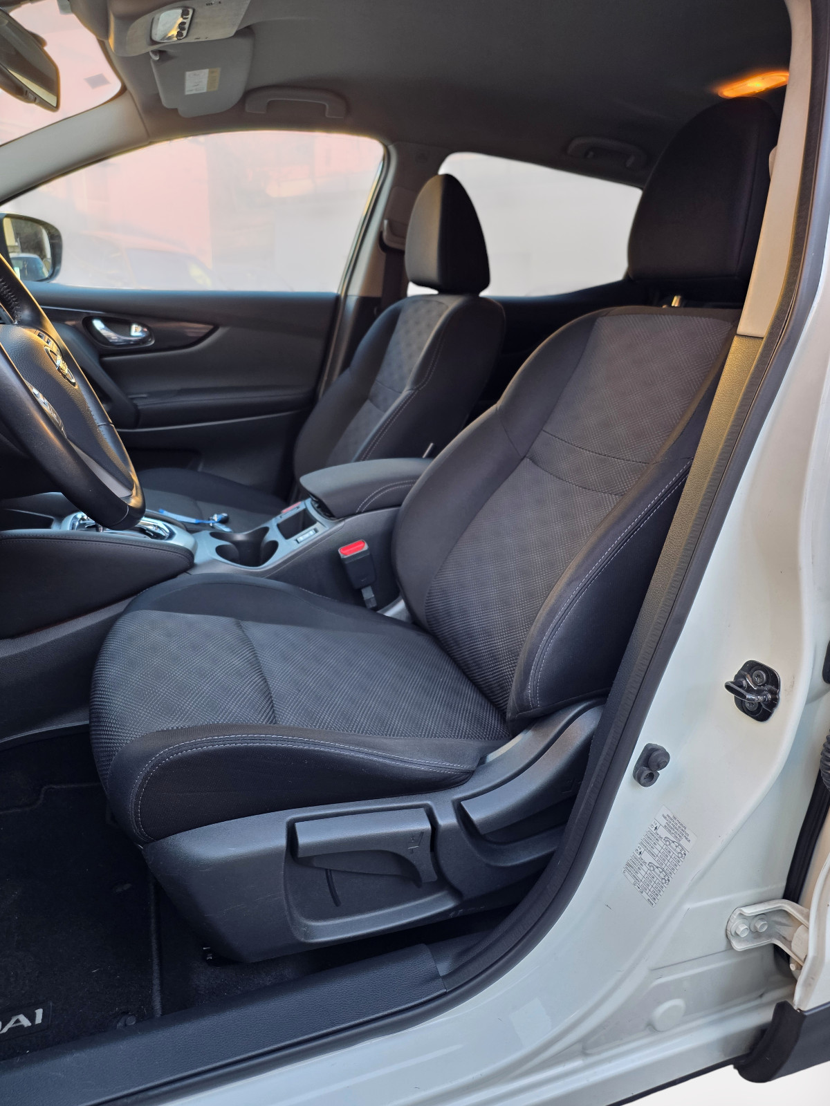 NISSAN Qashqai 1.2 DIG-T Swiss Edition Xtronic CVT-image-13