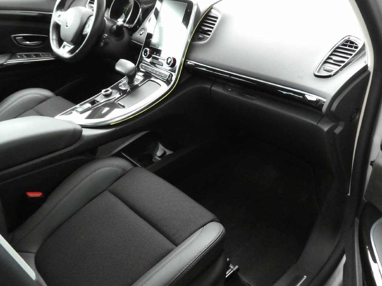 RENAULT Espace 1.6 TCe Swiss Edition EDC-image-9